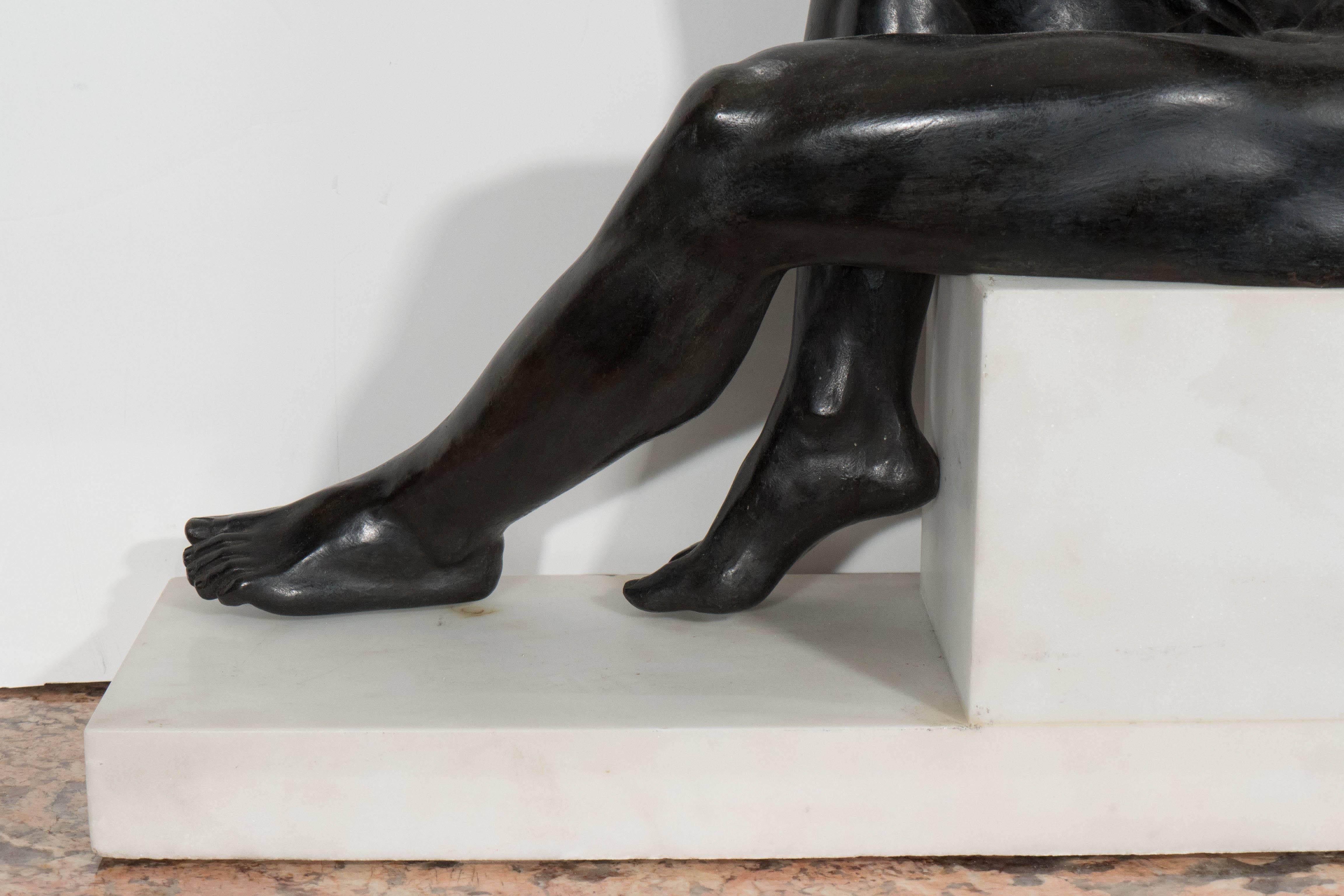 Sculpture de nu masculin de style néoclassique italien en bronze patiné en vente 2