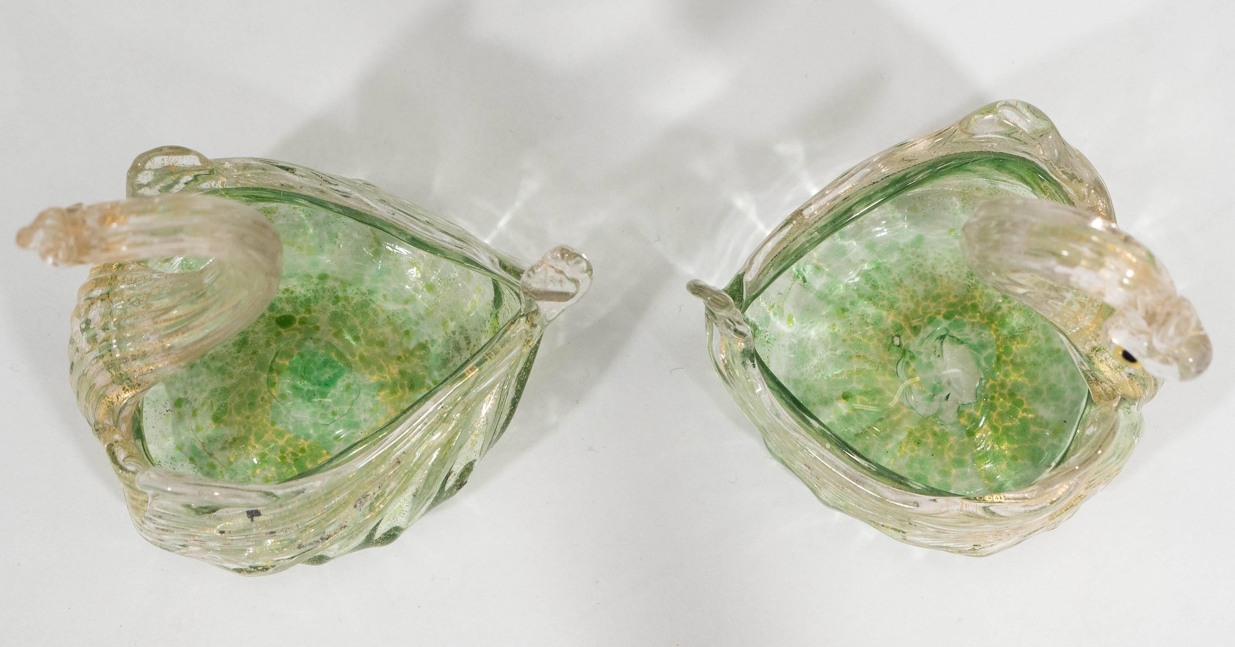 Erhabene Schale und Salze aus Glas von Salviati mit Schwanenmotiv (20. Jahrhundert) im Angebot