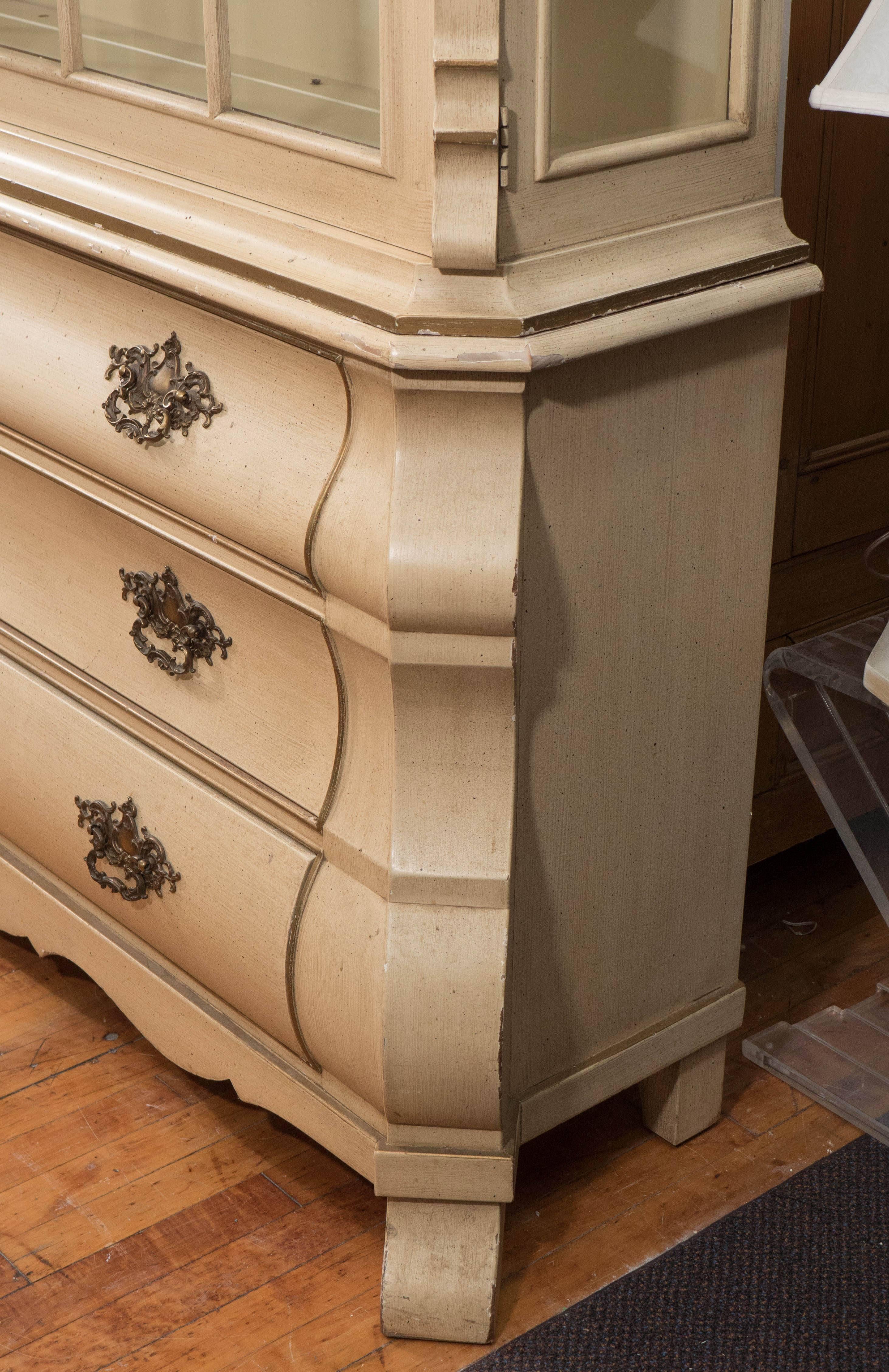 Mid-20th Century Dorothy Draper Viennese Collection Breakfront Cabinet for Henredon