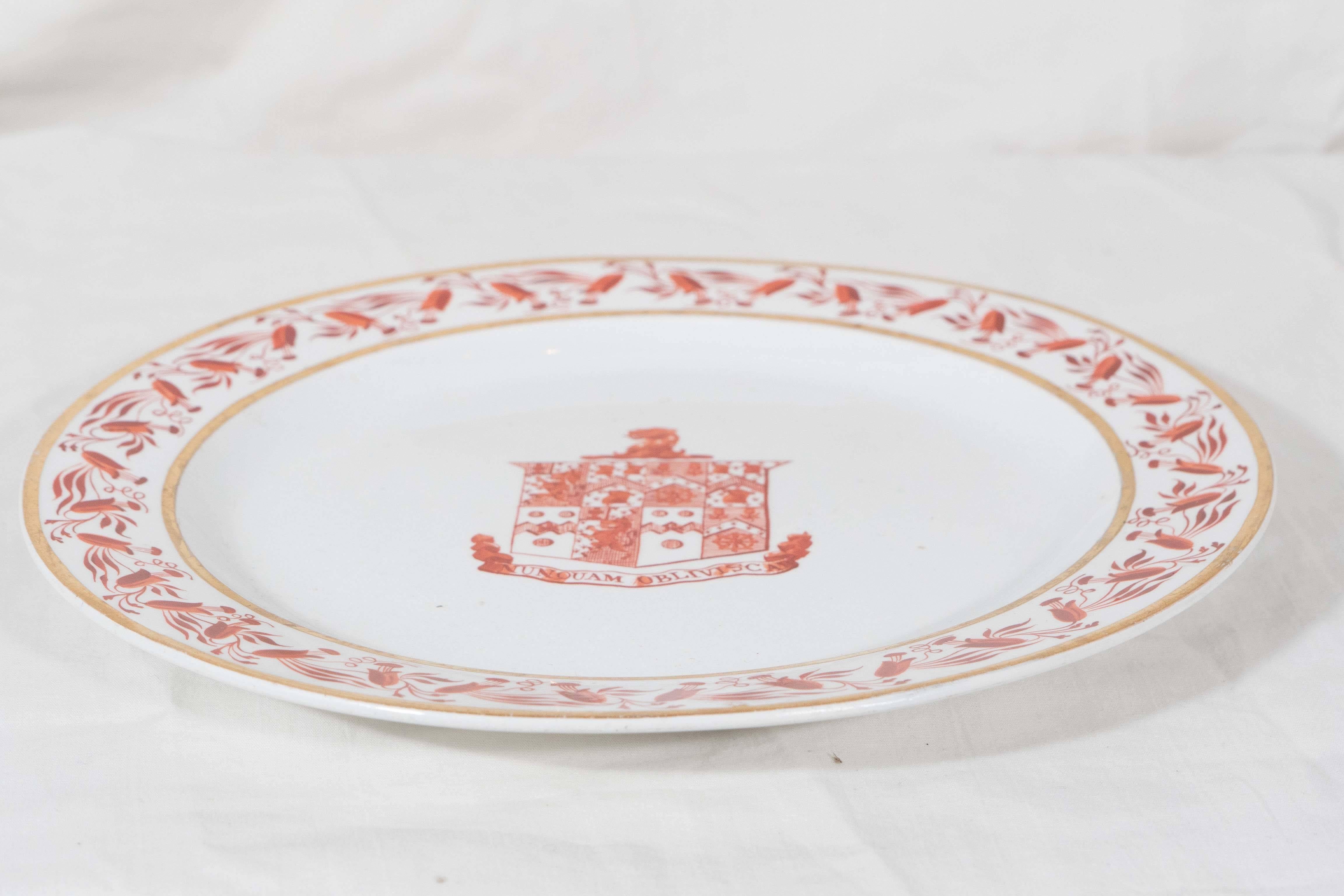 Hand-Painted Pair of Red Armorial Dishes, Nunquam Obliviscar 'I Shall Never Forget'