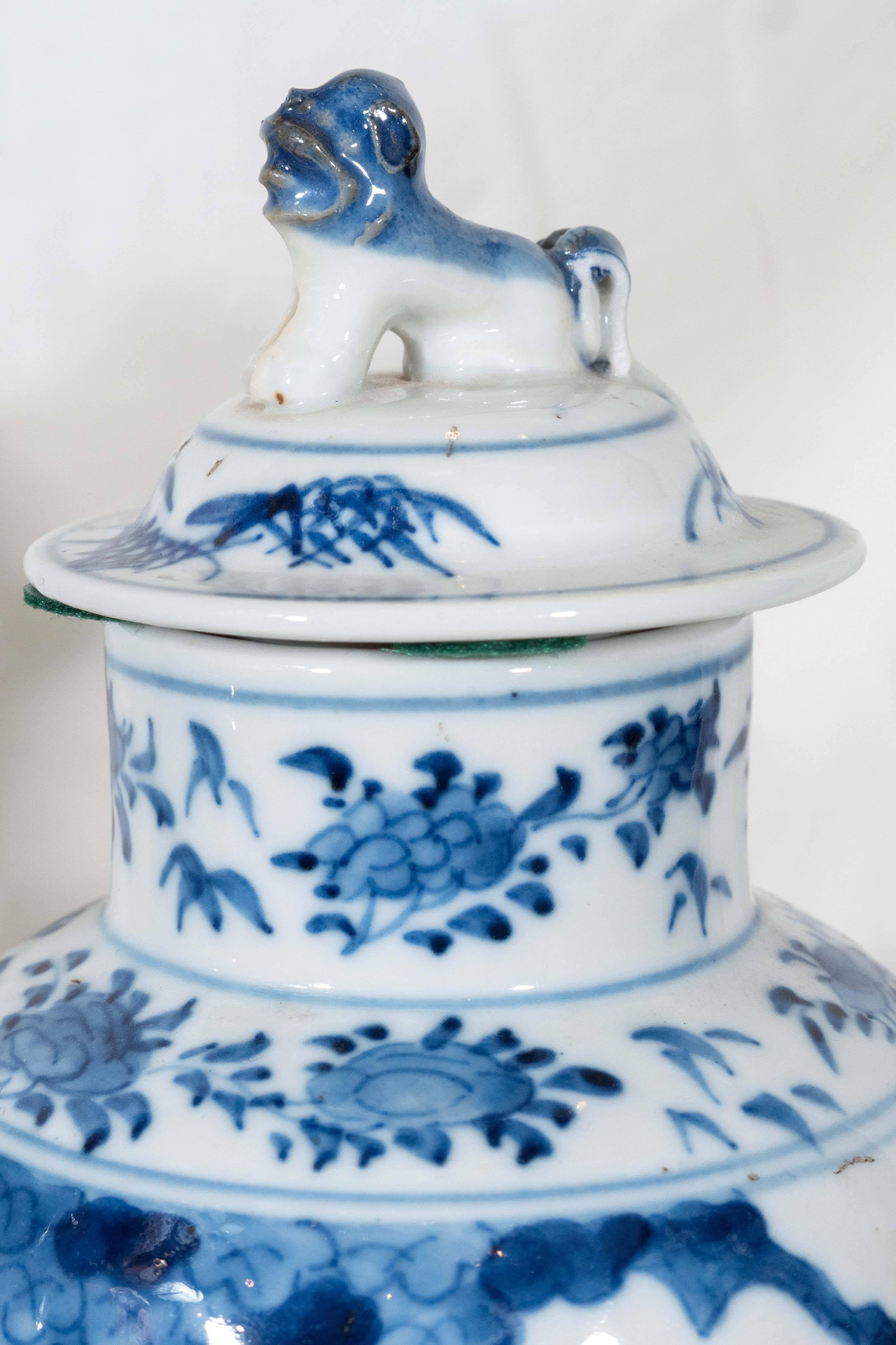 Qing Pair of Blue and White Antique Chinese Porcelain Covered Vases