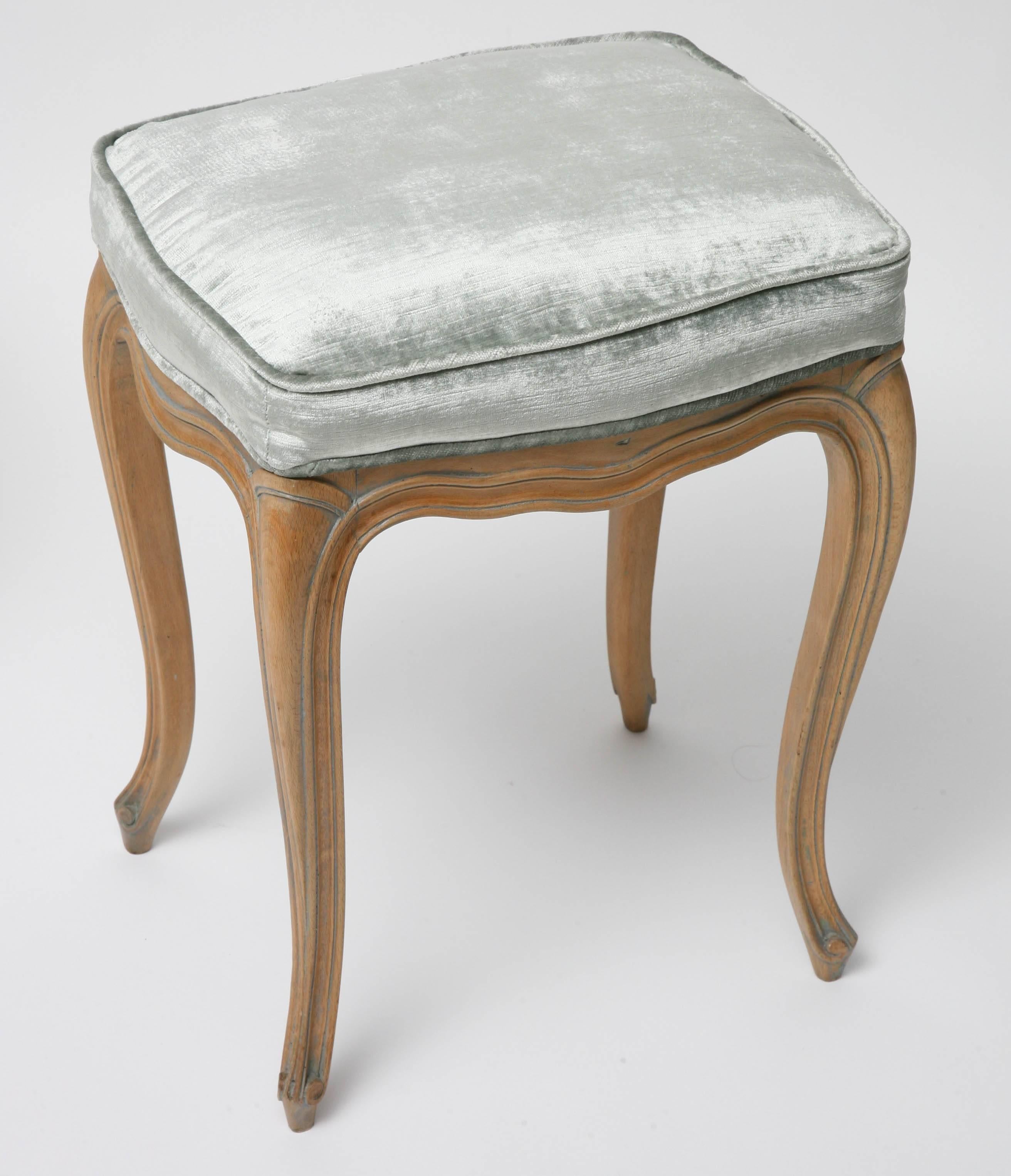Pair of  Louis XV Style Beechwood Benches/Stools in Blue-Grey Silk Velvet In Good Condition In West Palm Beach, FL