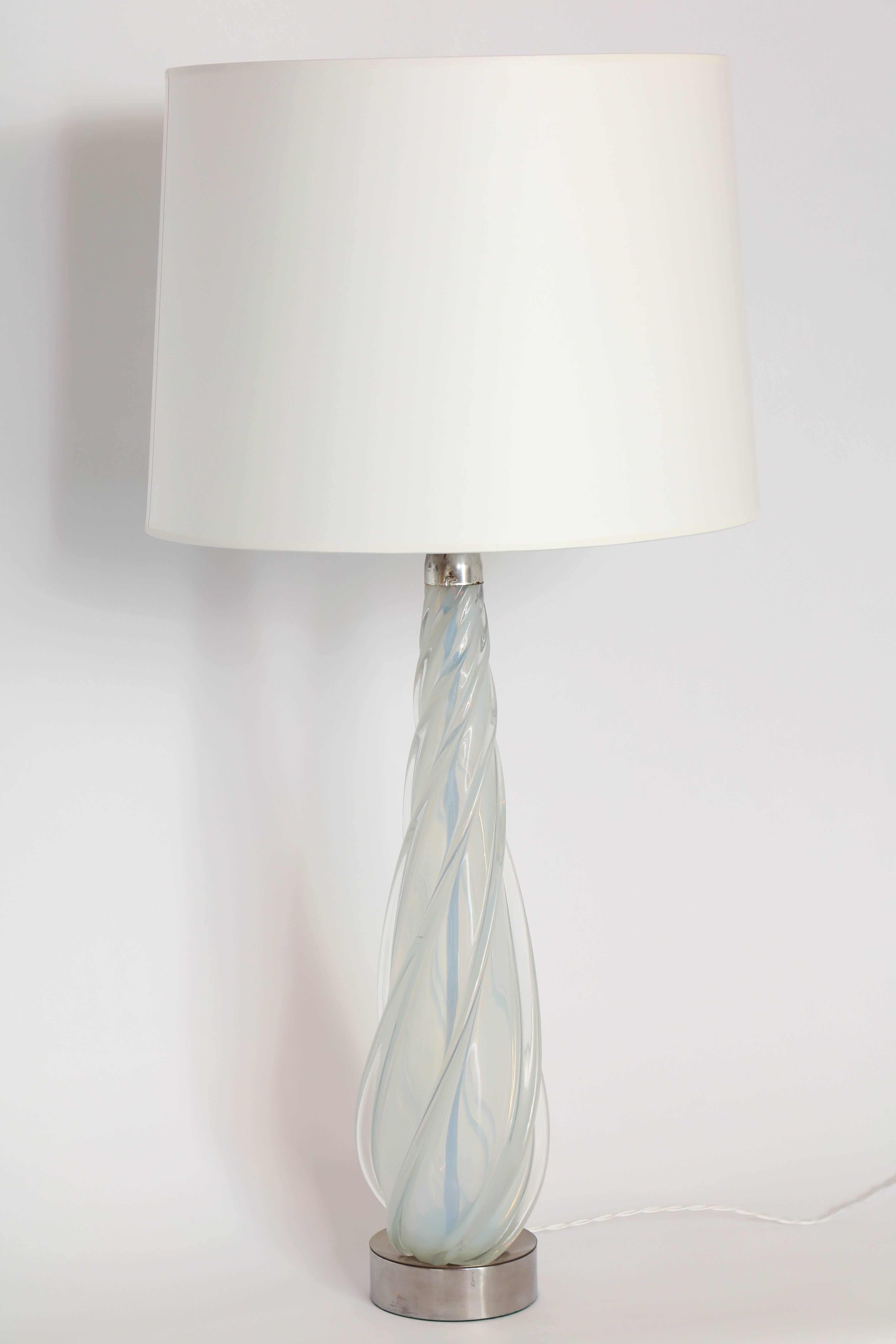 Pair of 1950s Italian Opaline Art Glass Lamps by Seguso 3