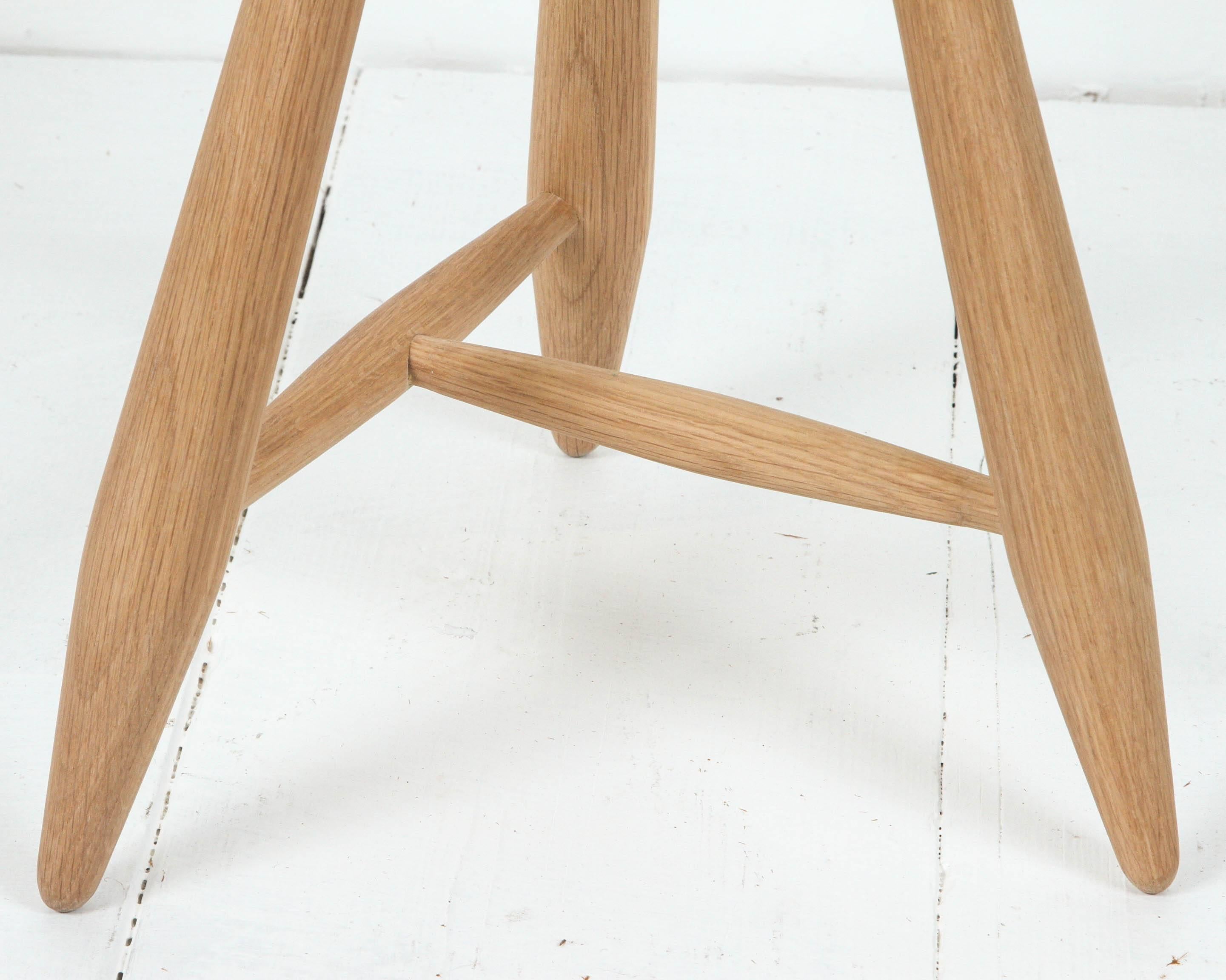 3 legged bar stool