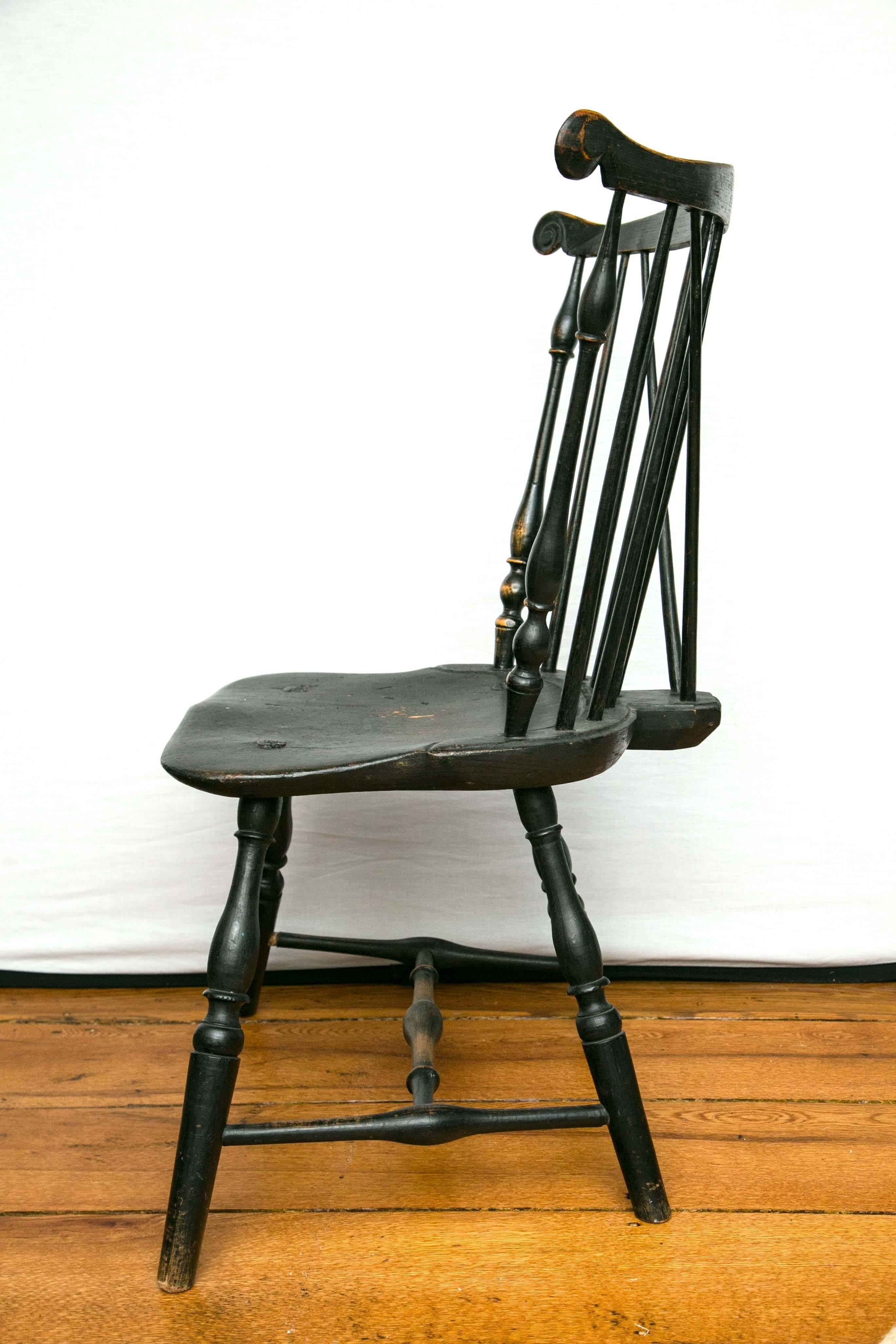 19th Century Pennsylvania Fan-Back Brace-Back Windsor Side Chair In Excellent Condition In Woodbury, CT