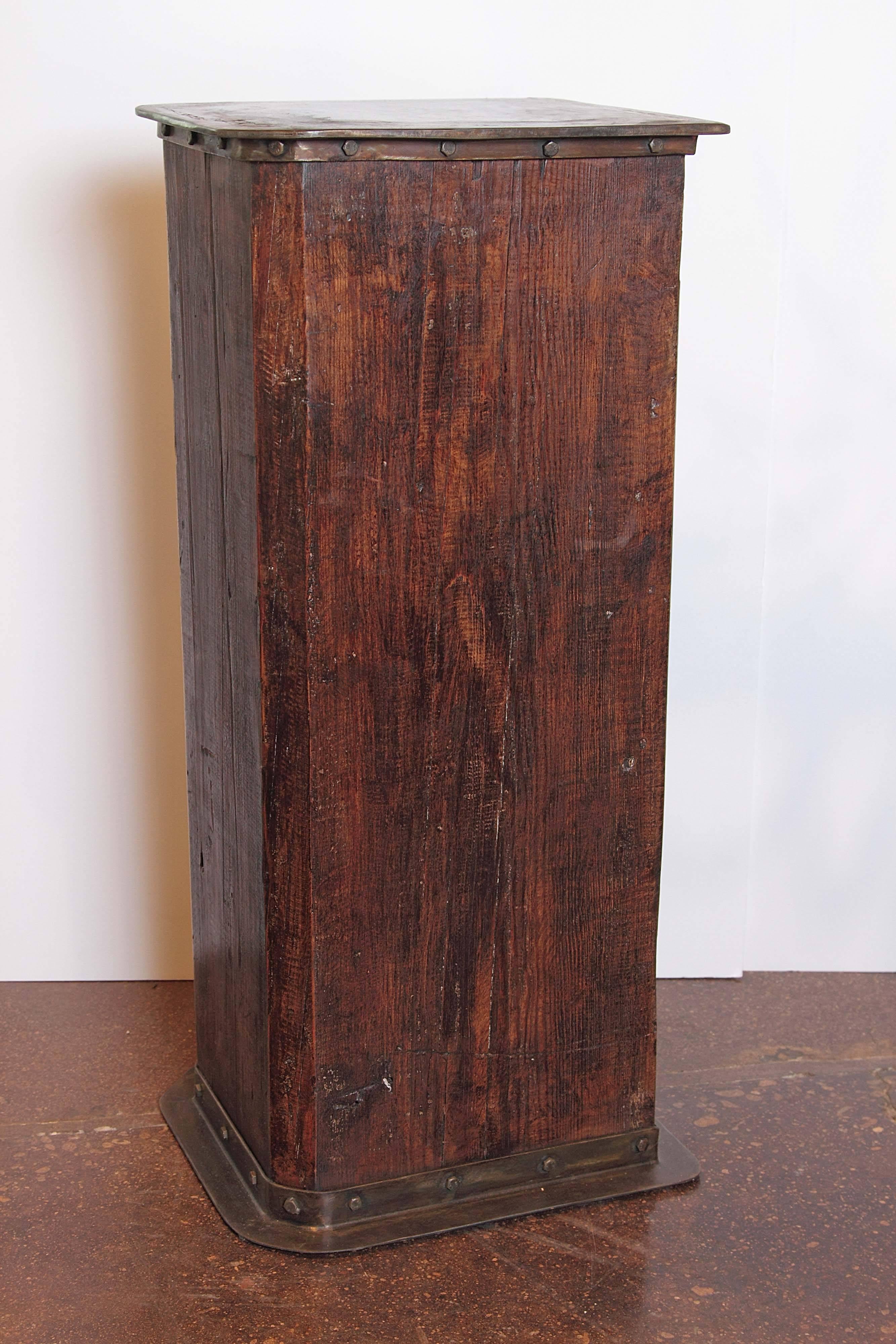 Industrial Reclaimed Pine Display Pedestal In Good Condition In Dallas, TX