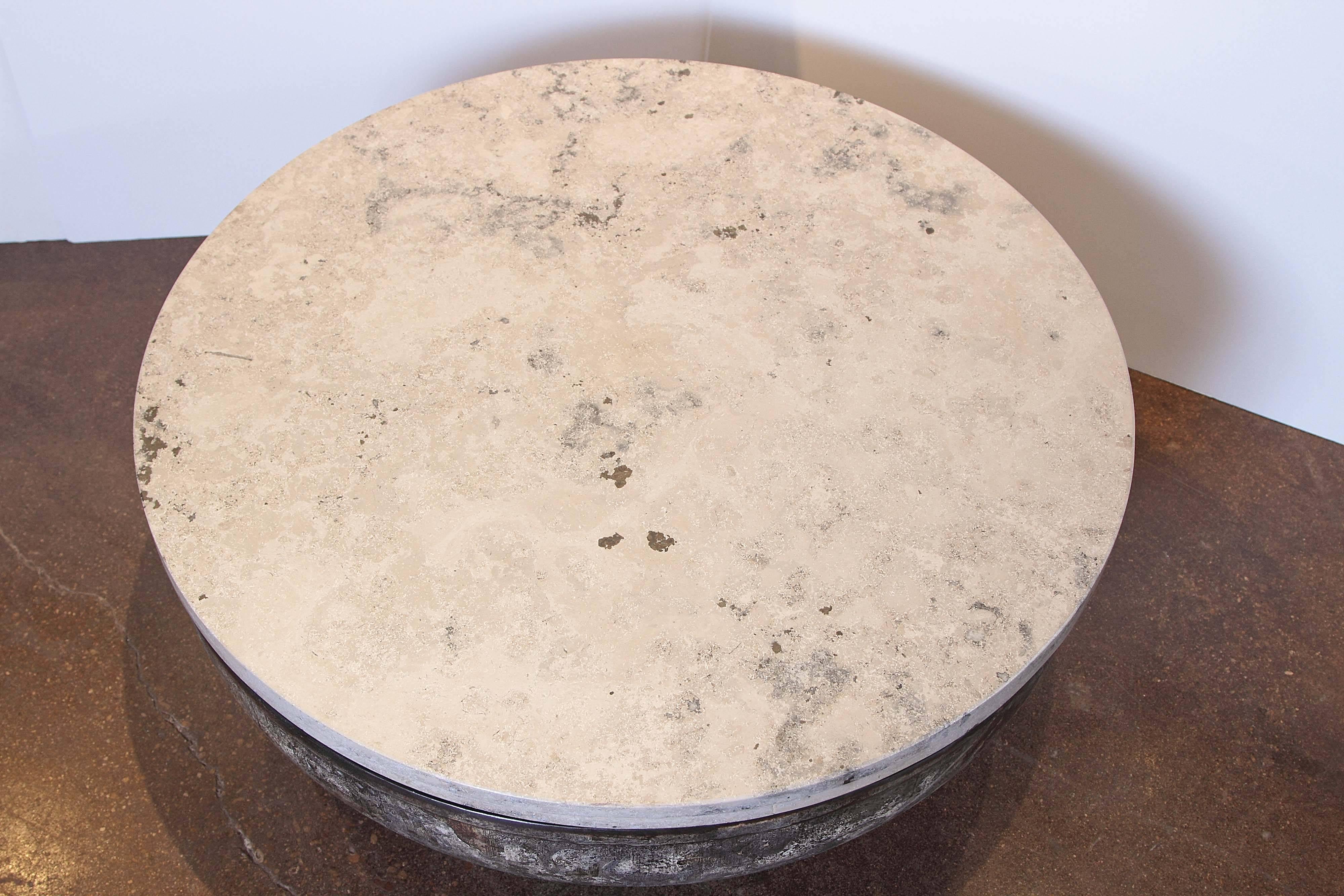 Transitional Round Low Coffee Table In Good Condition In Dallas, TX