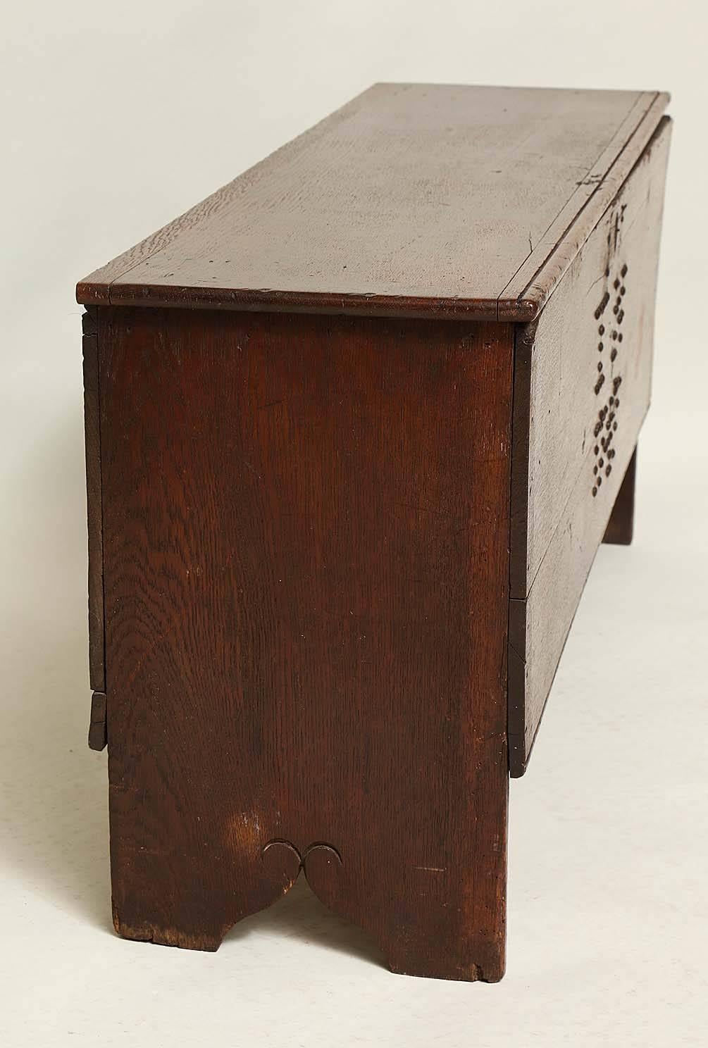 1747 Six Plank Chest In Good Condition For Sale In Greenwich, CT