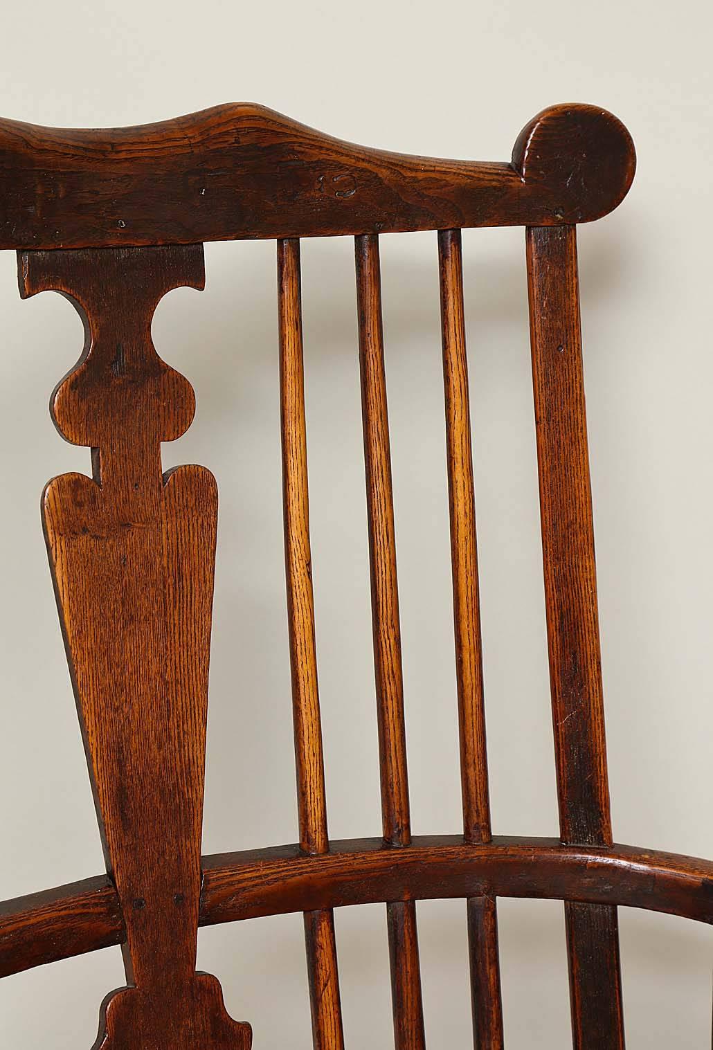 18th Century English Comb Back Windsor Chair In Excellent Condition In Greenwich, CT