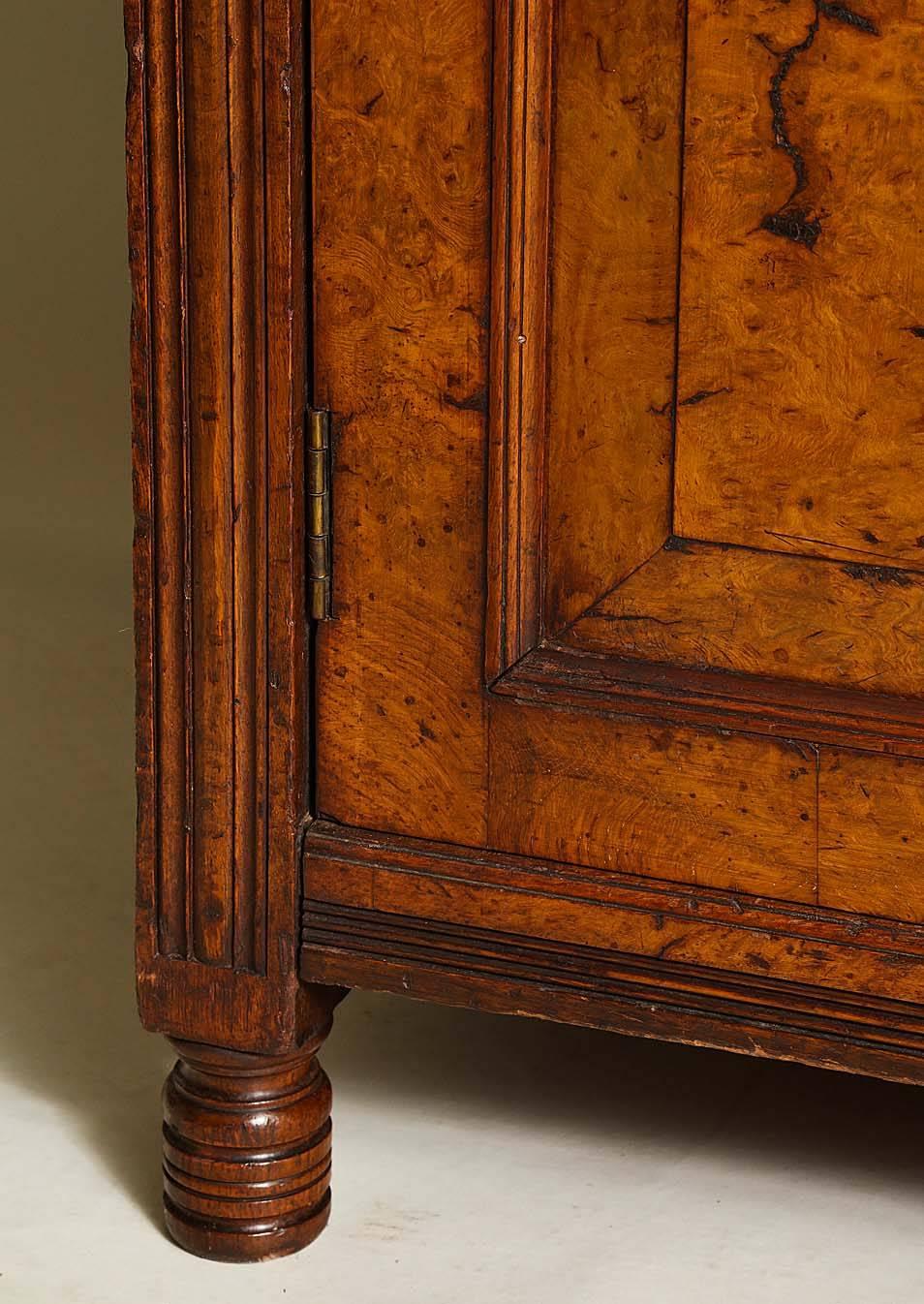 Aesthetic Movement Burl Oak Serving Cabinet In Excellent Condition For Sale In Greenwich, CT