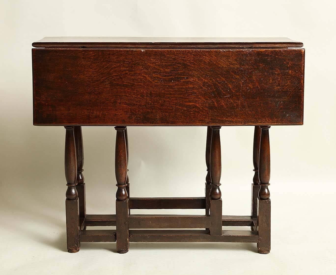 Unusual 18th Century Square Oak Gateleg Table In Excellent Condition In Greenwich, CT