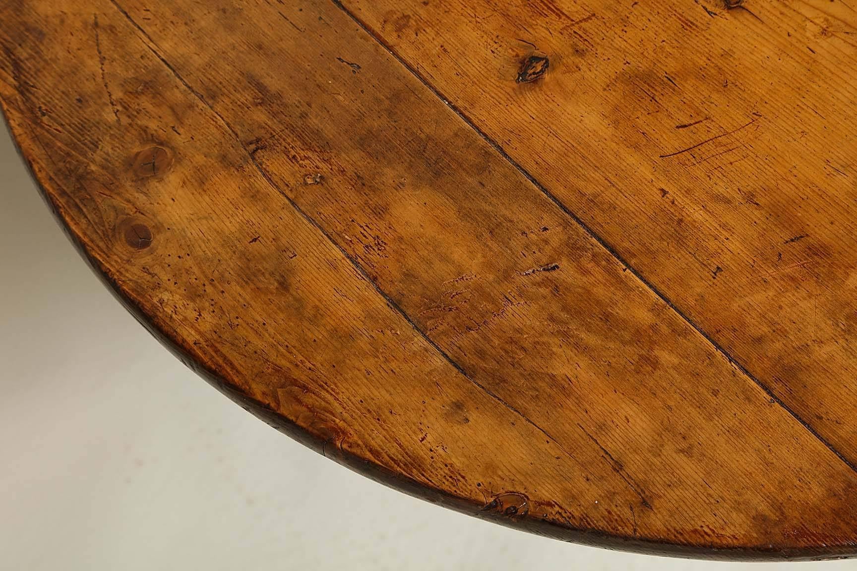 Good English Pine Cricket Table In Good Condition In Greenwich, CT