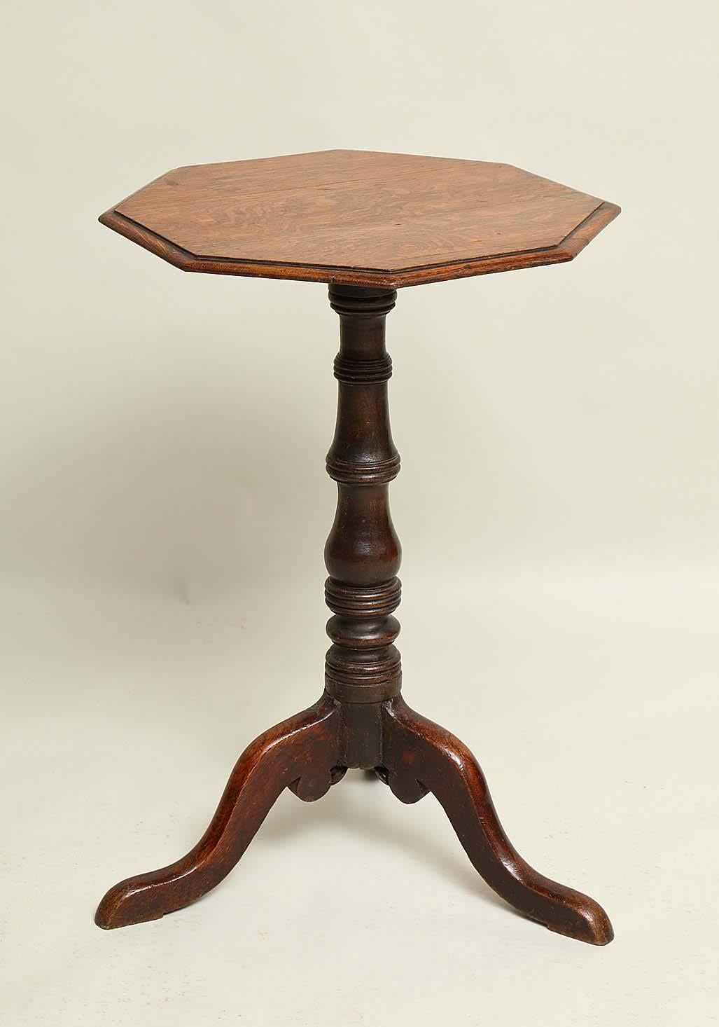 English Country Oak Octagonal Tripod Table In Good Condition For Sale In Greenwich, CT