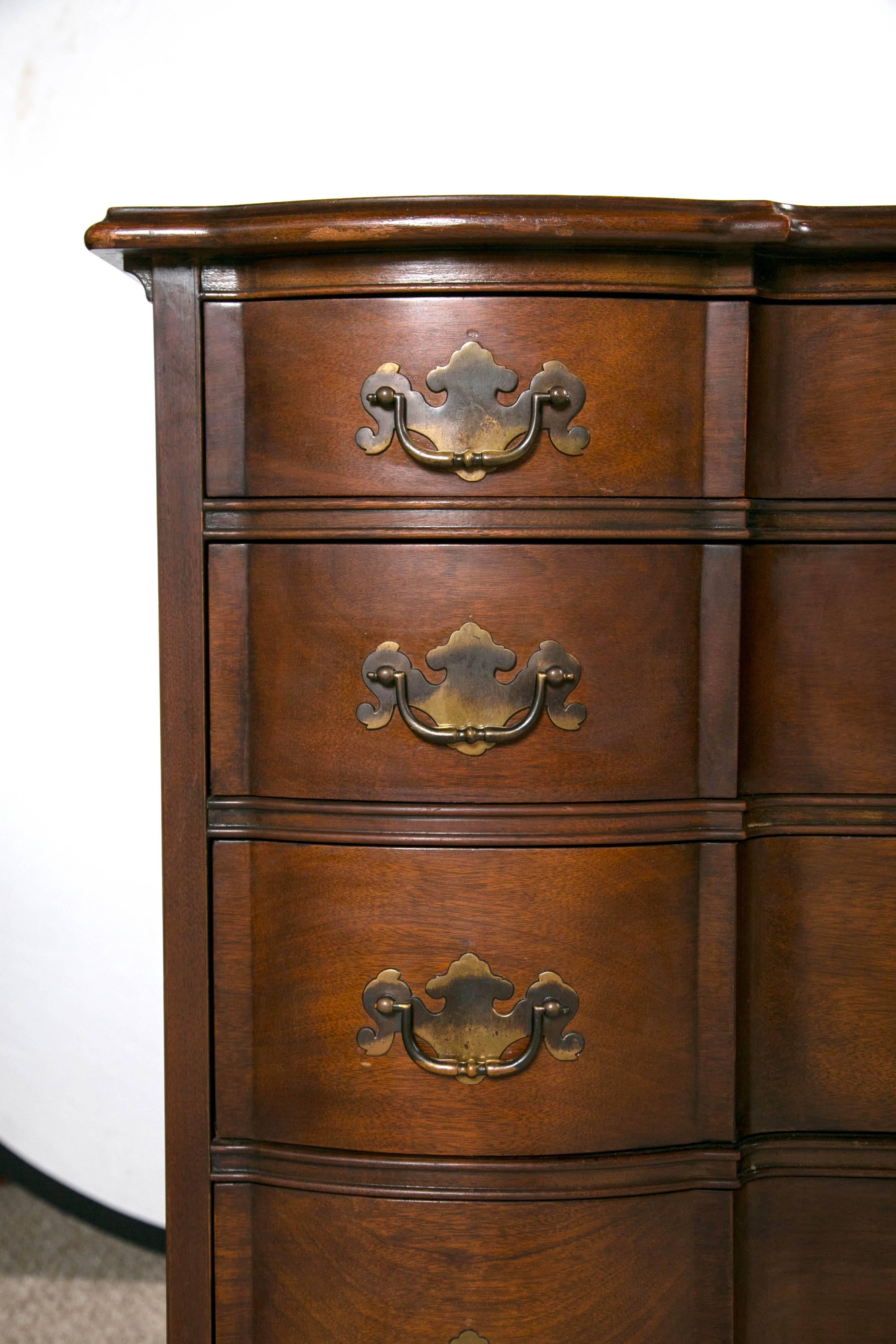 Mid-20th Century Pair of Georgian Style Bachelor Chests Commodes