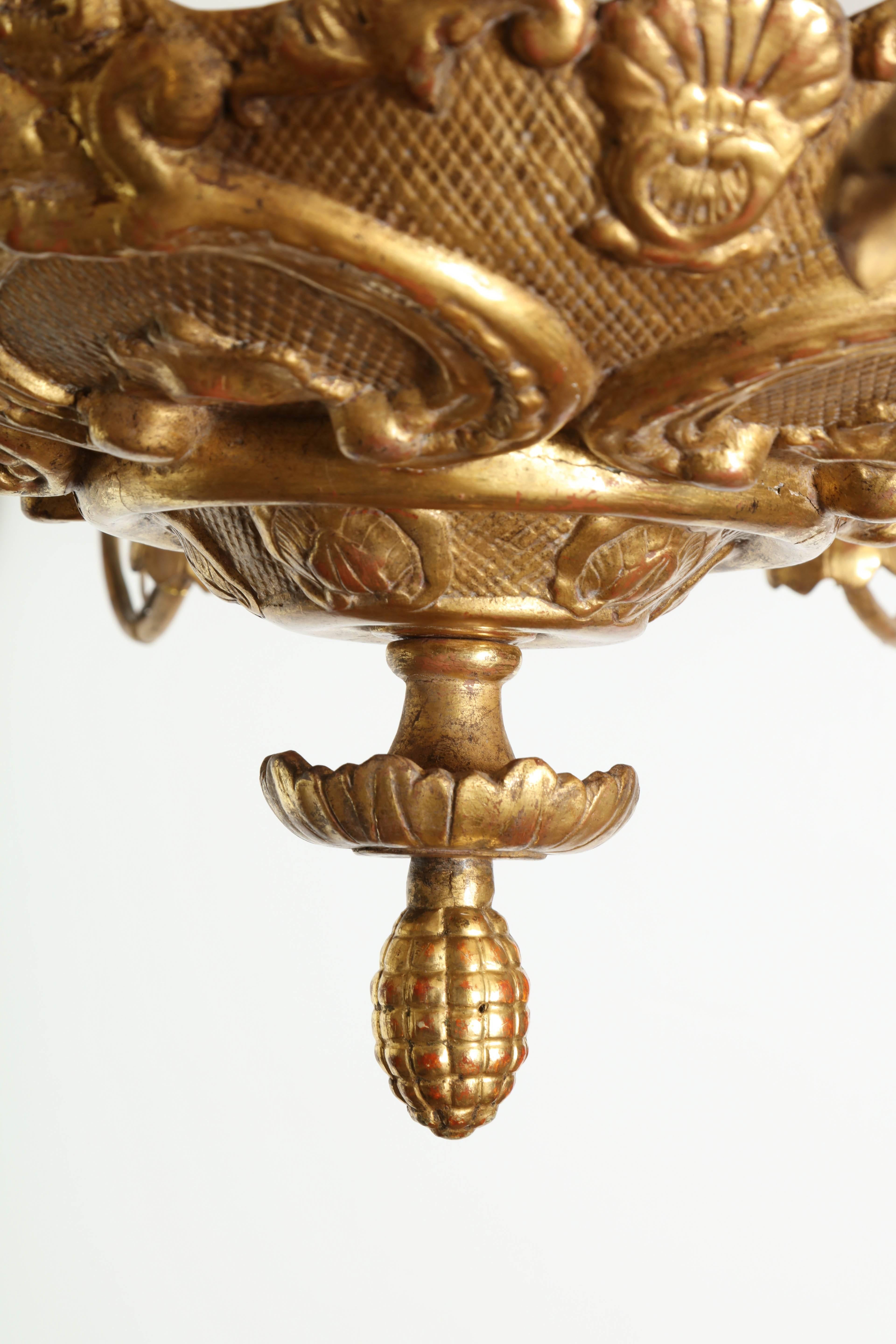 Italian Giltwood Carved Ten-Light Chandelier In Good Condition In Westwood, NJ