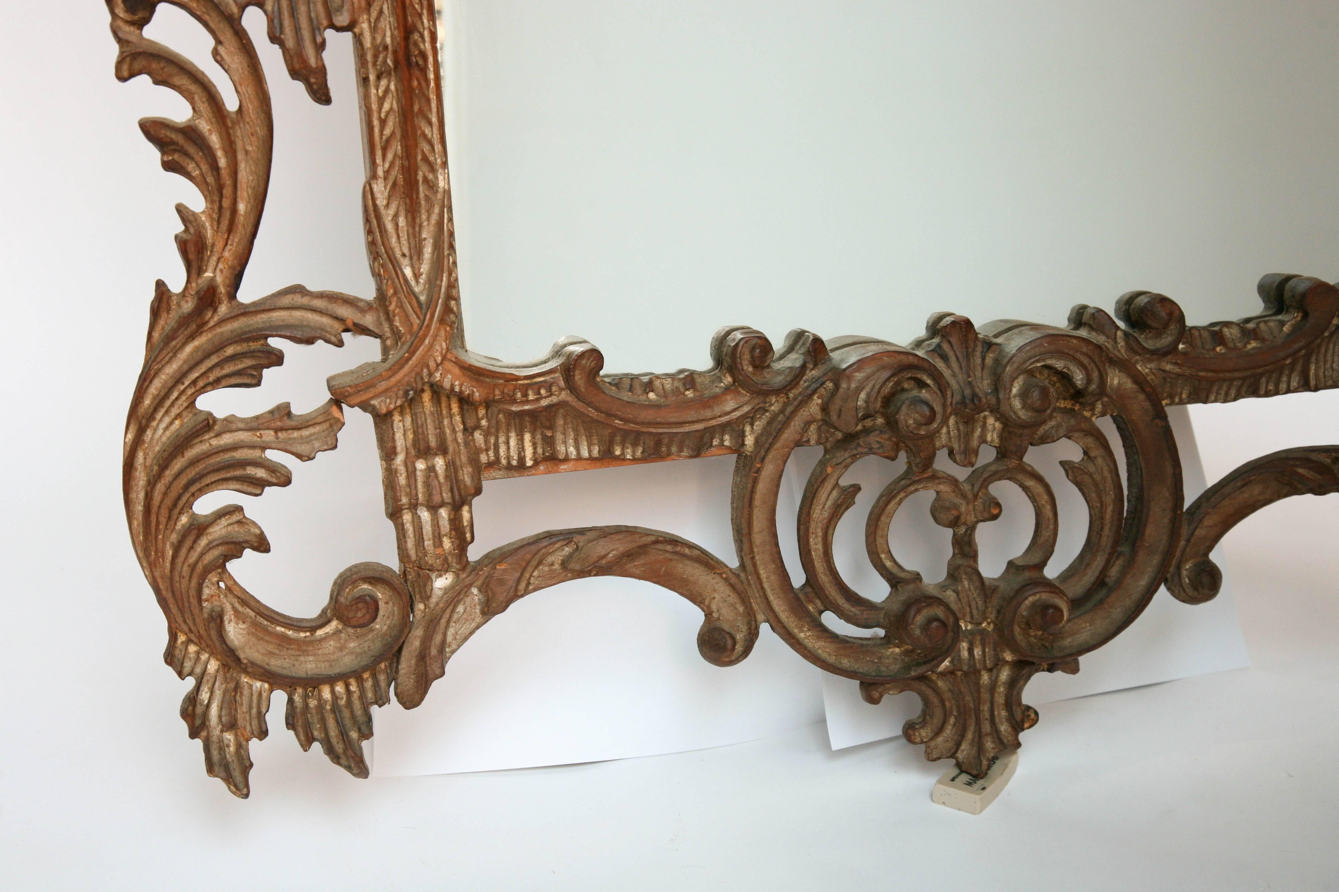 20th Century Elegant Chinoiserie Mirror with Pagoda Crown