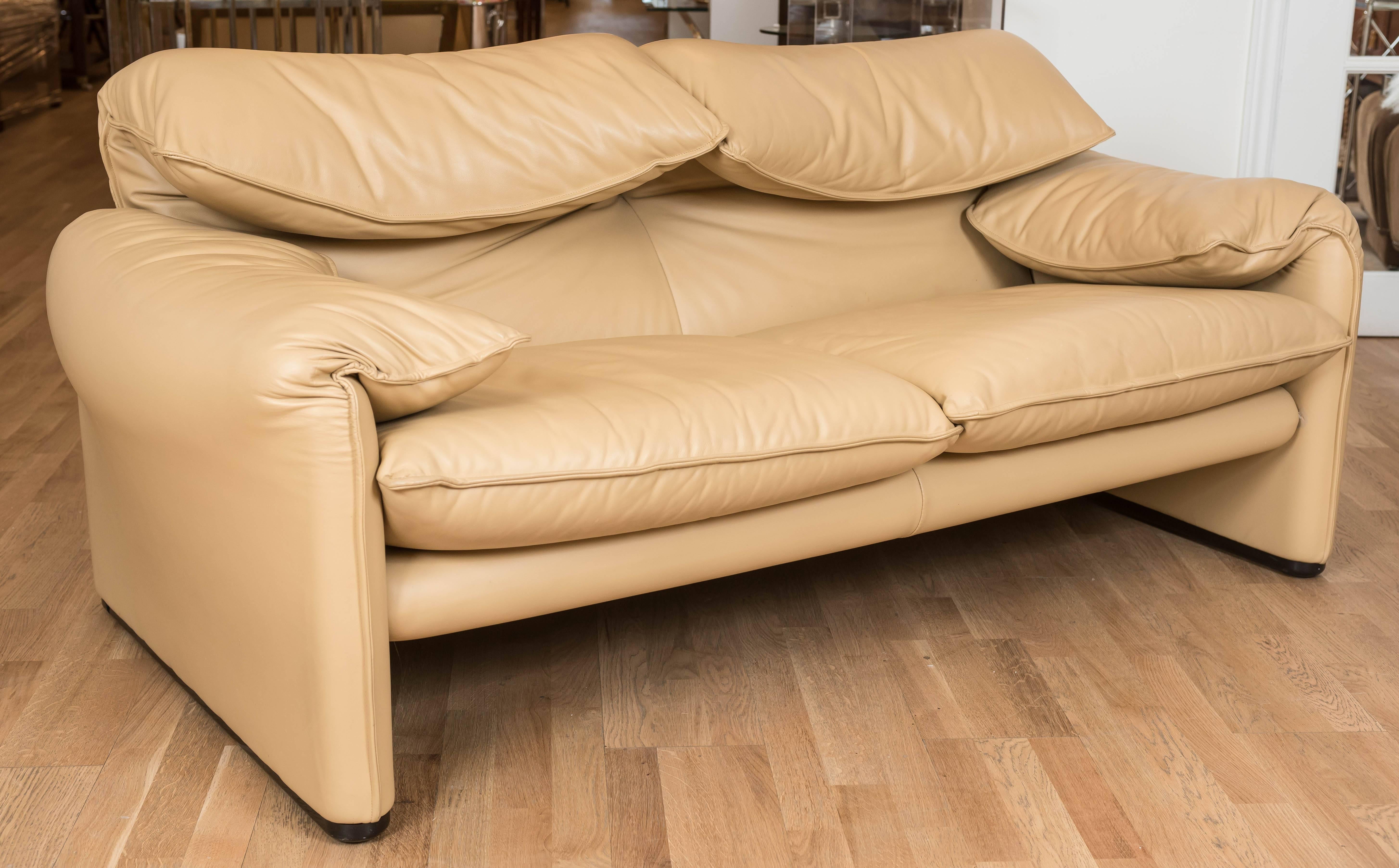 Hand-Crafted Maralunga Two-Seat Sofa in Leather by Vico Magistretti for Cassina of Italy