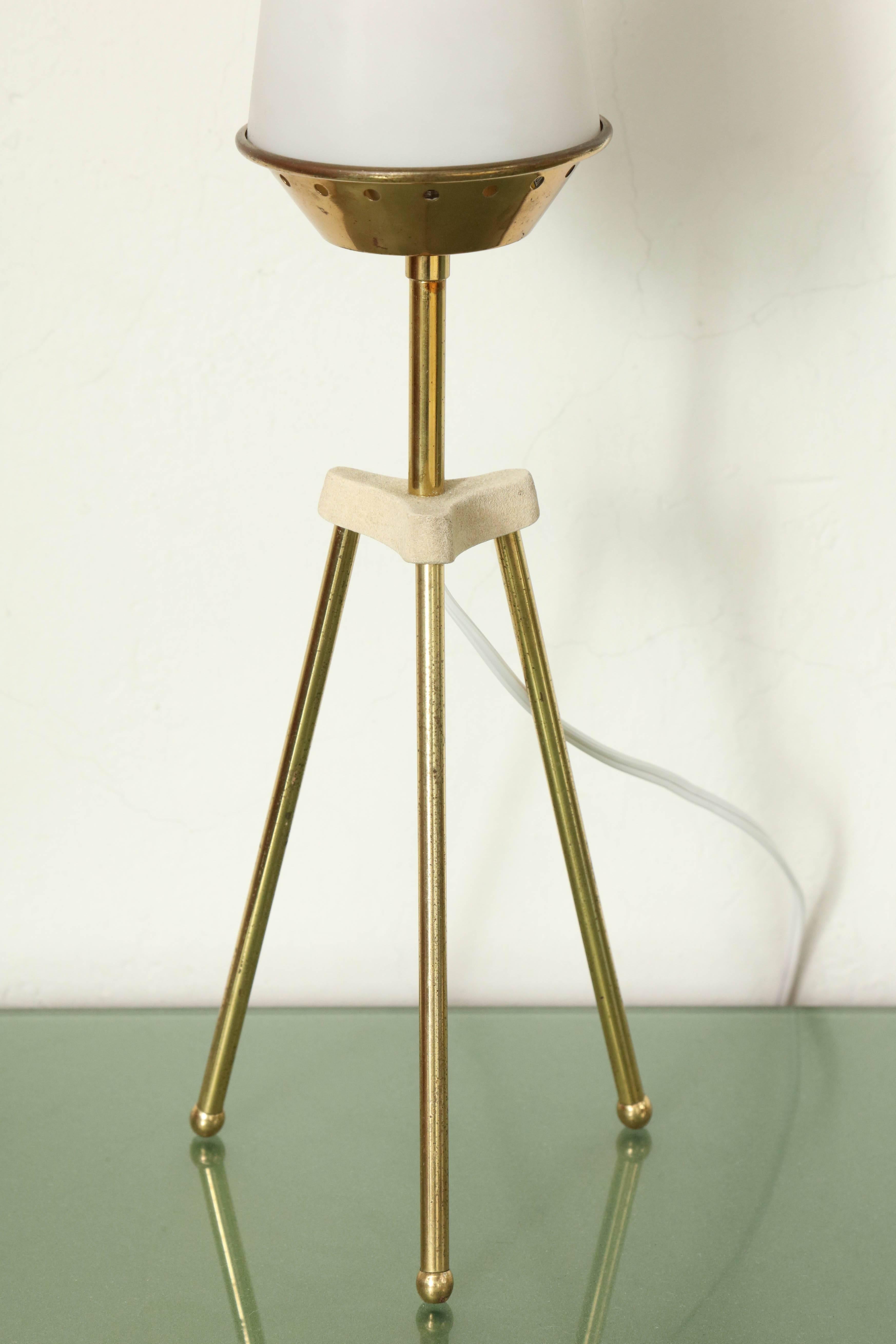 Futuristic table lamp made in Milan 1950 by Stilnovo signed. White opaline glass shade on a tripod brass and stippled iron base, rare unusual form, all original, great piece, takes one e14 bulb.
 