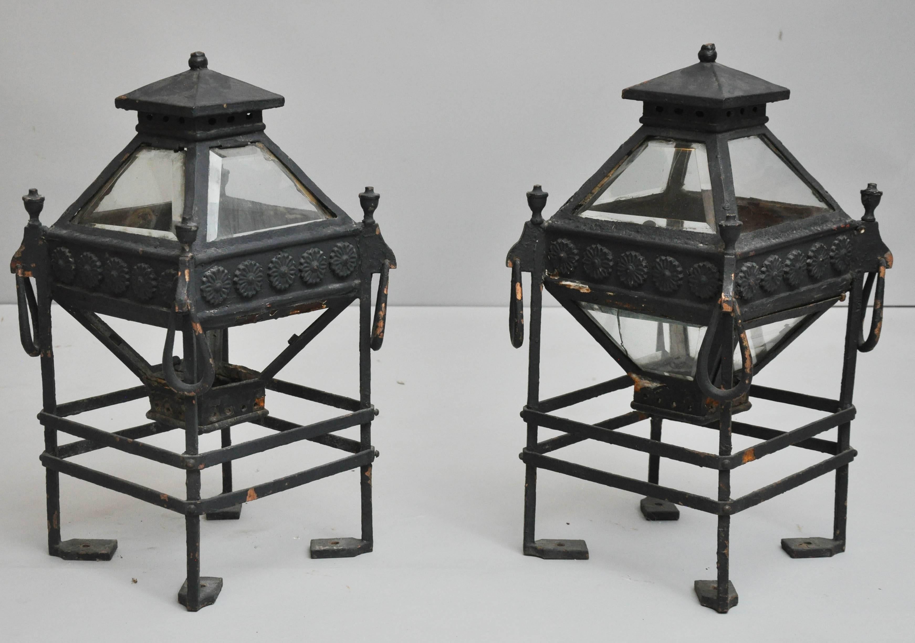 Pair of Iron Pillar Pagoda Lanterns In Good Condition In Chicago, IL