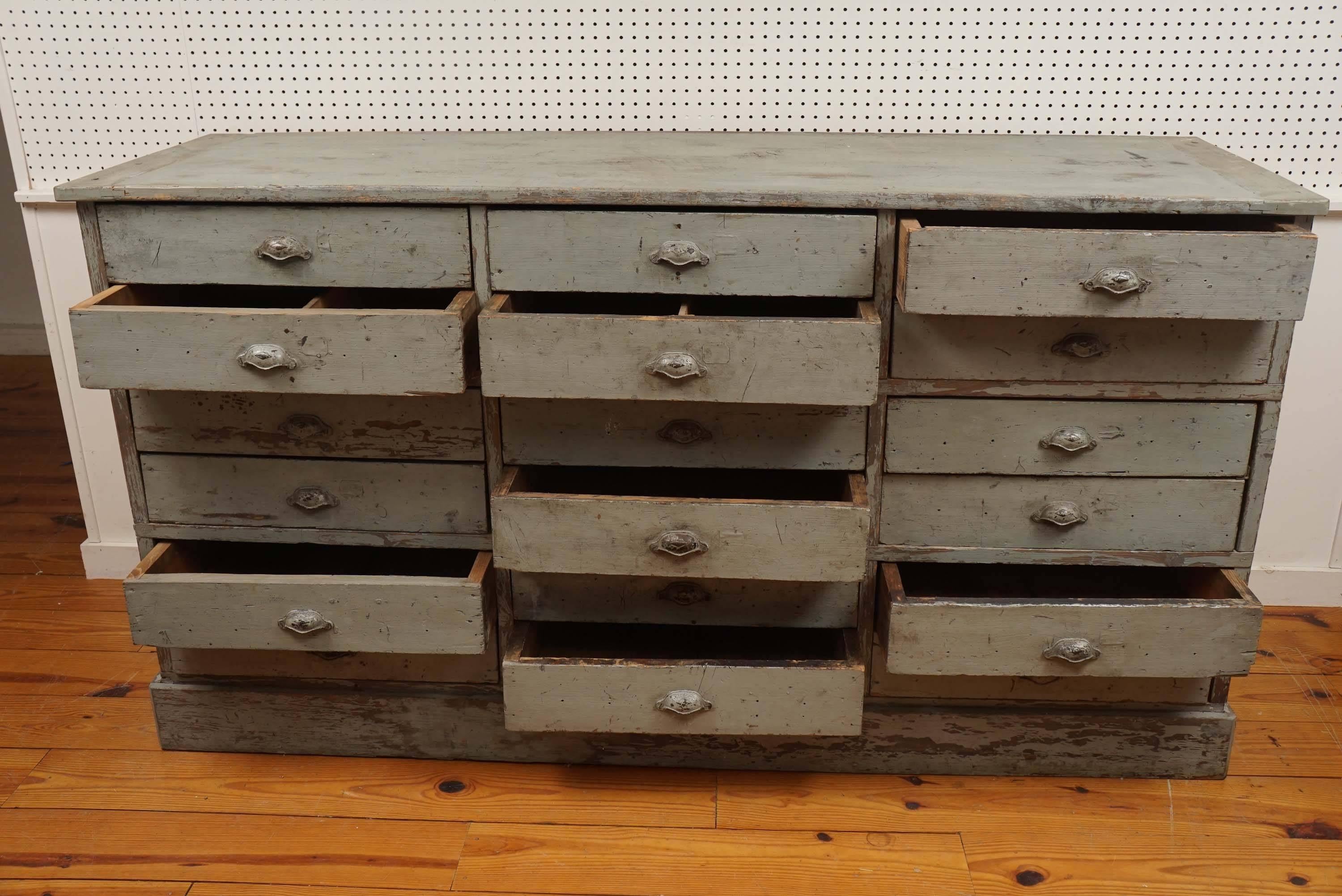 18-Drawer Multi Dresser Base In Excellent Condition In Sheffield, MA