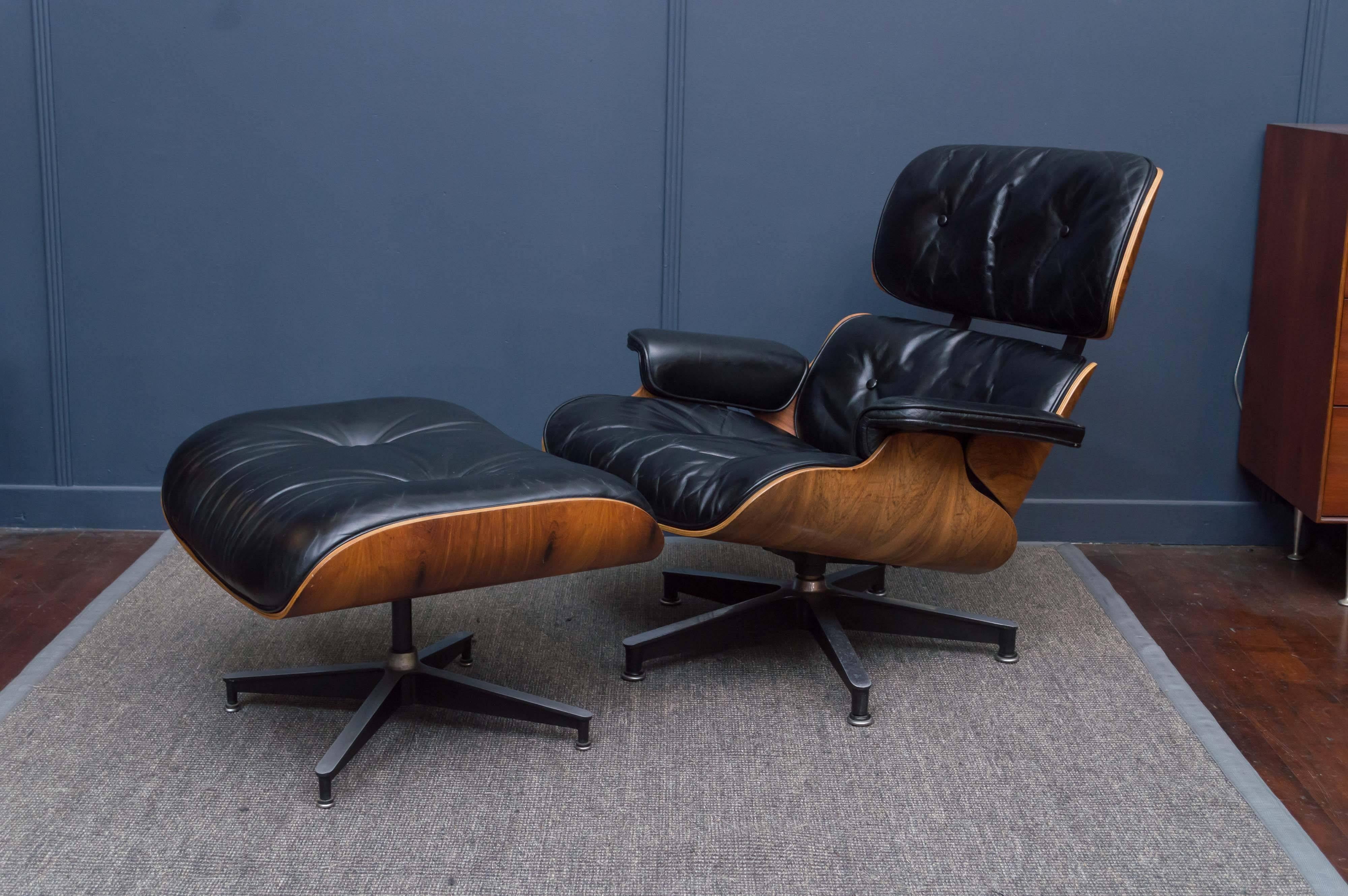 Charles and Ray Eames design 670, 671 rosewood lounge chair and ottoman for Herman Miller. In very good vintage condition, rosewood in excellent condition with age appropriate wear to the leather.
Stamped, labeled, circa 1970.