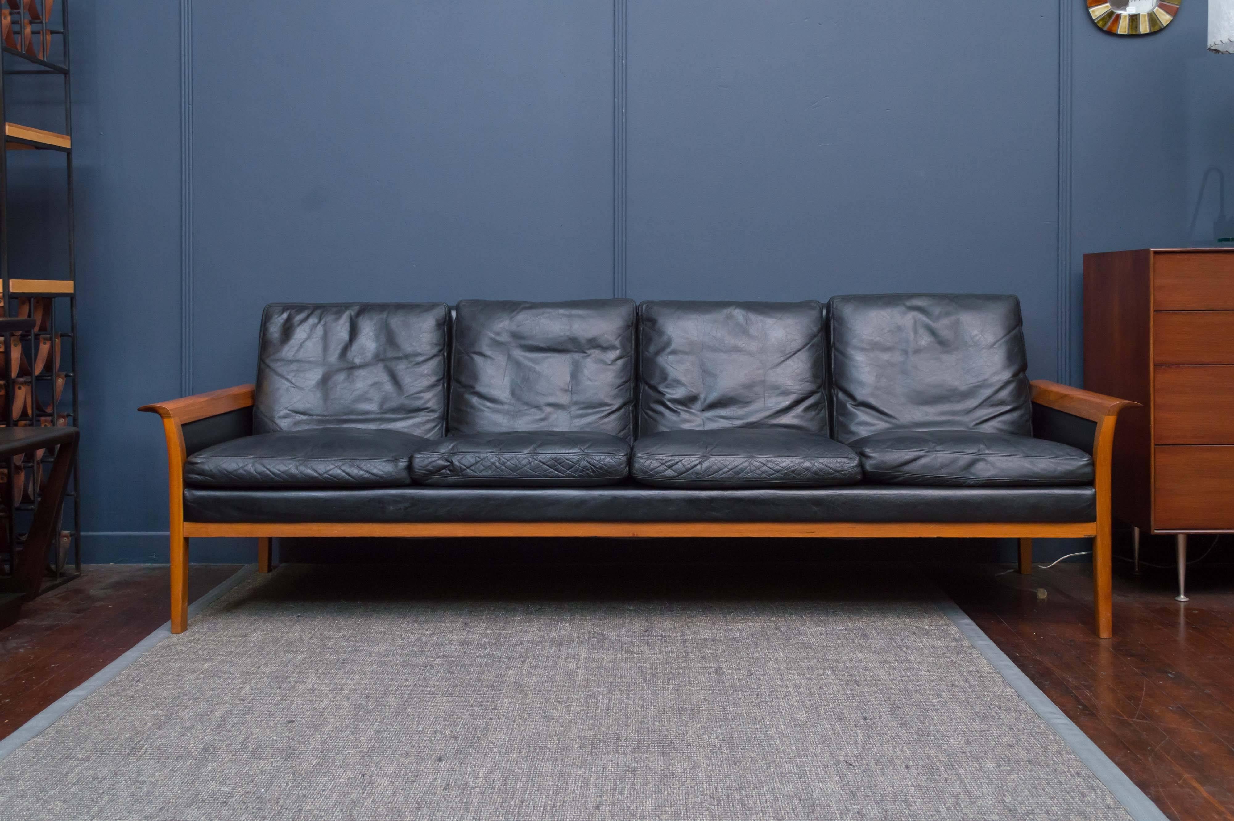 Extremely comfortable four-seat leather sofa designed by Hans Olsen for Vatne Mobler, Denmark.
Excellent original condition, a pair of matching armchairs are available separately.