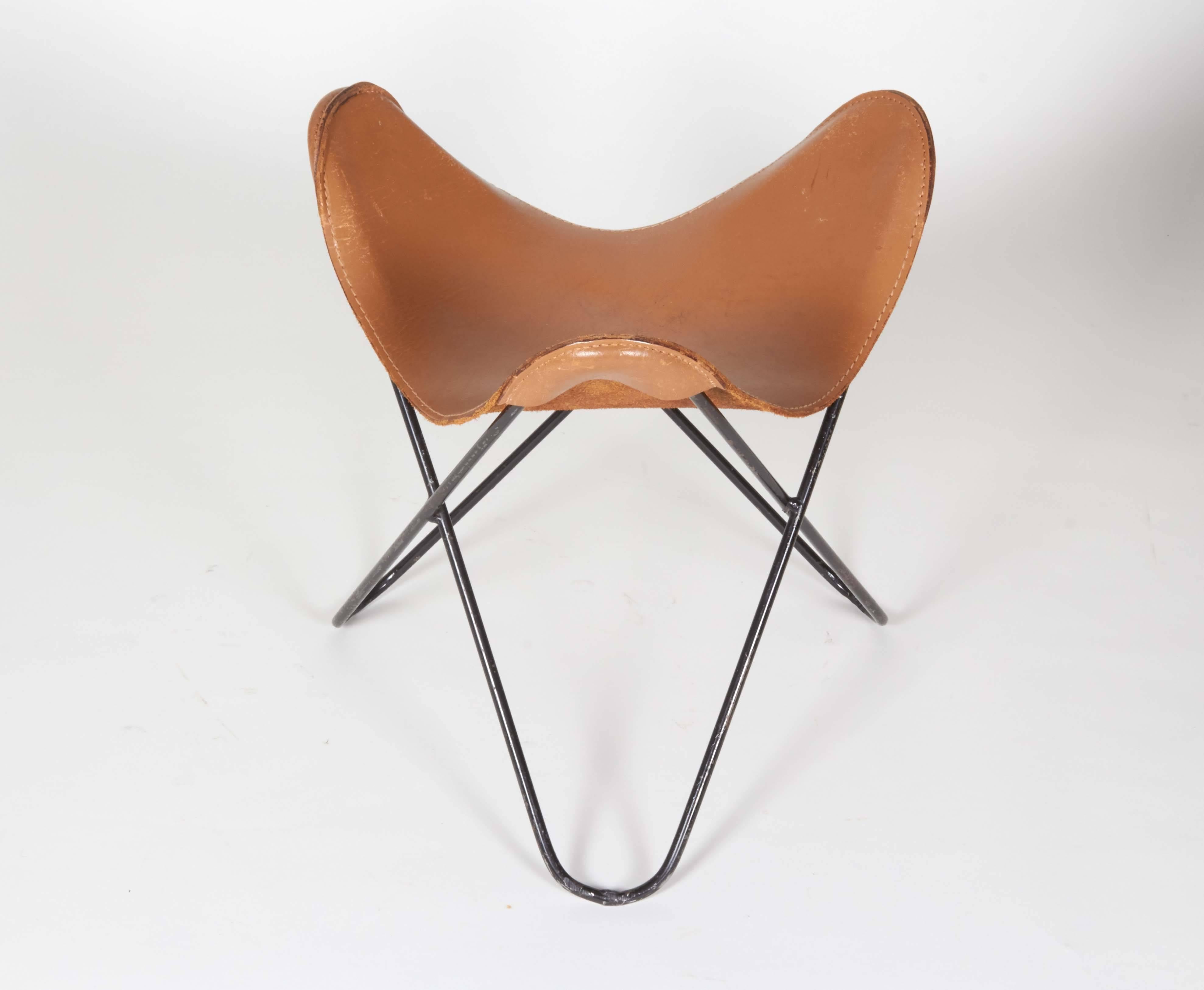 A rare find that complements the iconic butterfly chair by Hardoy.