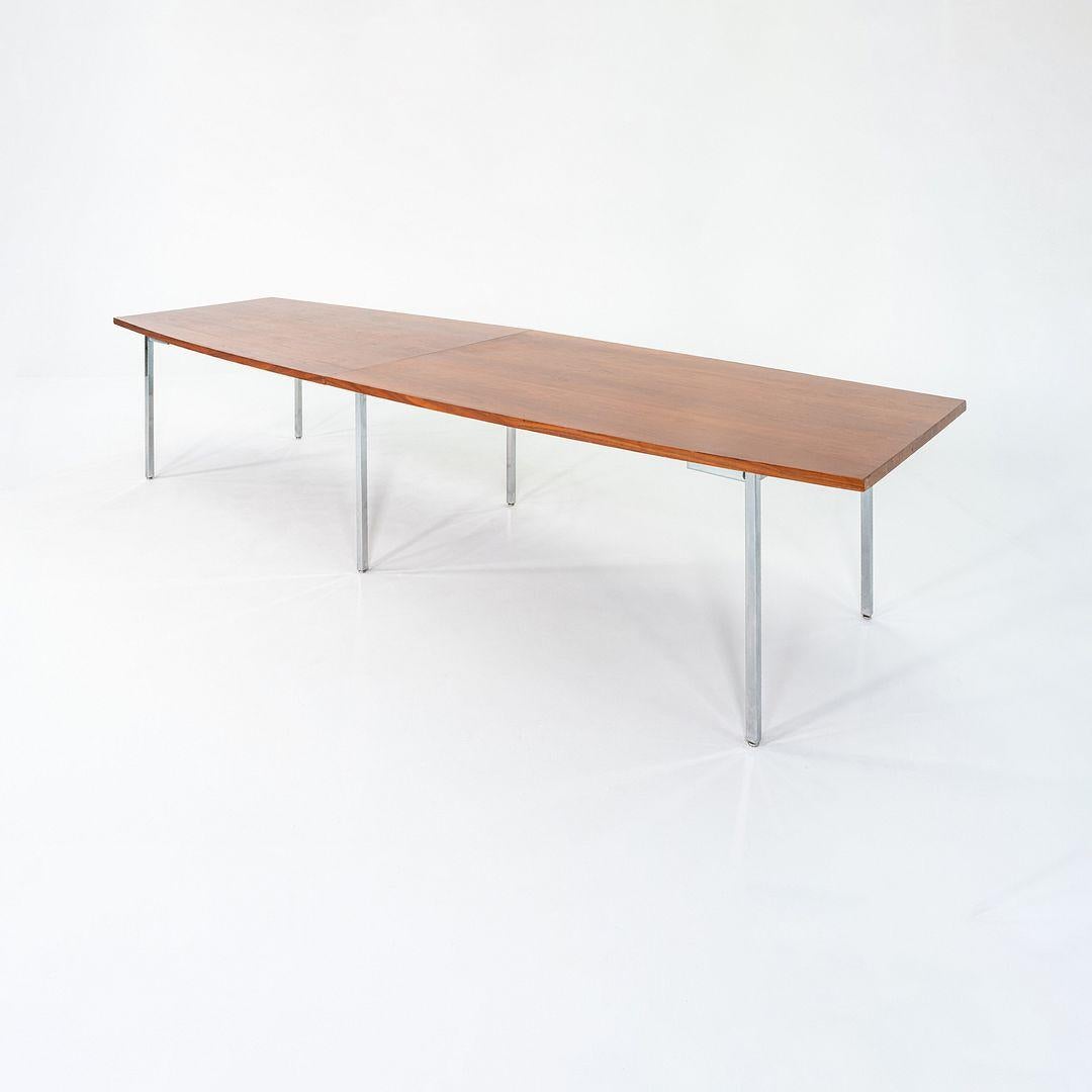 1970s 12.5ft John Widdicomb Conference Table in Walnut with Chromed Steel Legs (Table de conférence en noyer avec pieds en acier chromé) en vente