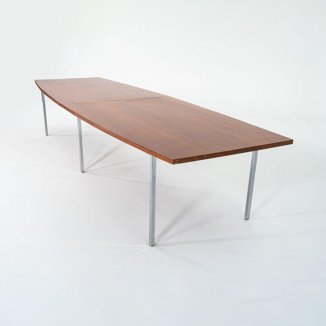 Moderne 1970s 12.5ft John Widdicomb Conference Table in Walnut with Chromed Steel Legs (Table de conférence en noyer avec pieds en acier chromé) en vente