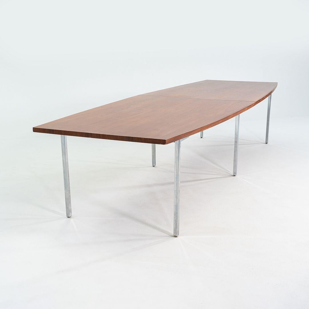 Fin du 20e siècle 1970s 12.5ft John Widdicomb Conference Table in Walnut with Chromed Steel Legs (Table de conférence en noyer avec pieds en acier chromé) en vente