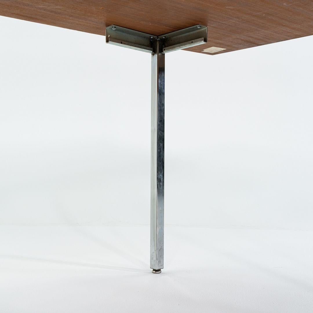 Acier 1970s 12.5ft John Widdicomb Conference Table in Walnut with Chromed Steel Legs (Table de conférence en noyer avec pieds en acier chromé) en vente