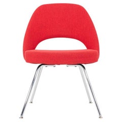 2019 Eero Saarinen für Knoll Armless Executive Dining Chair in Red Fabric