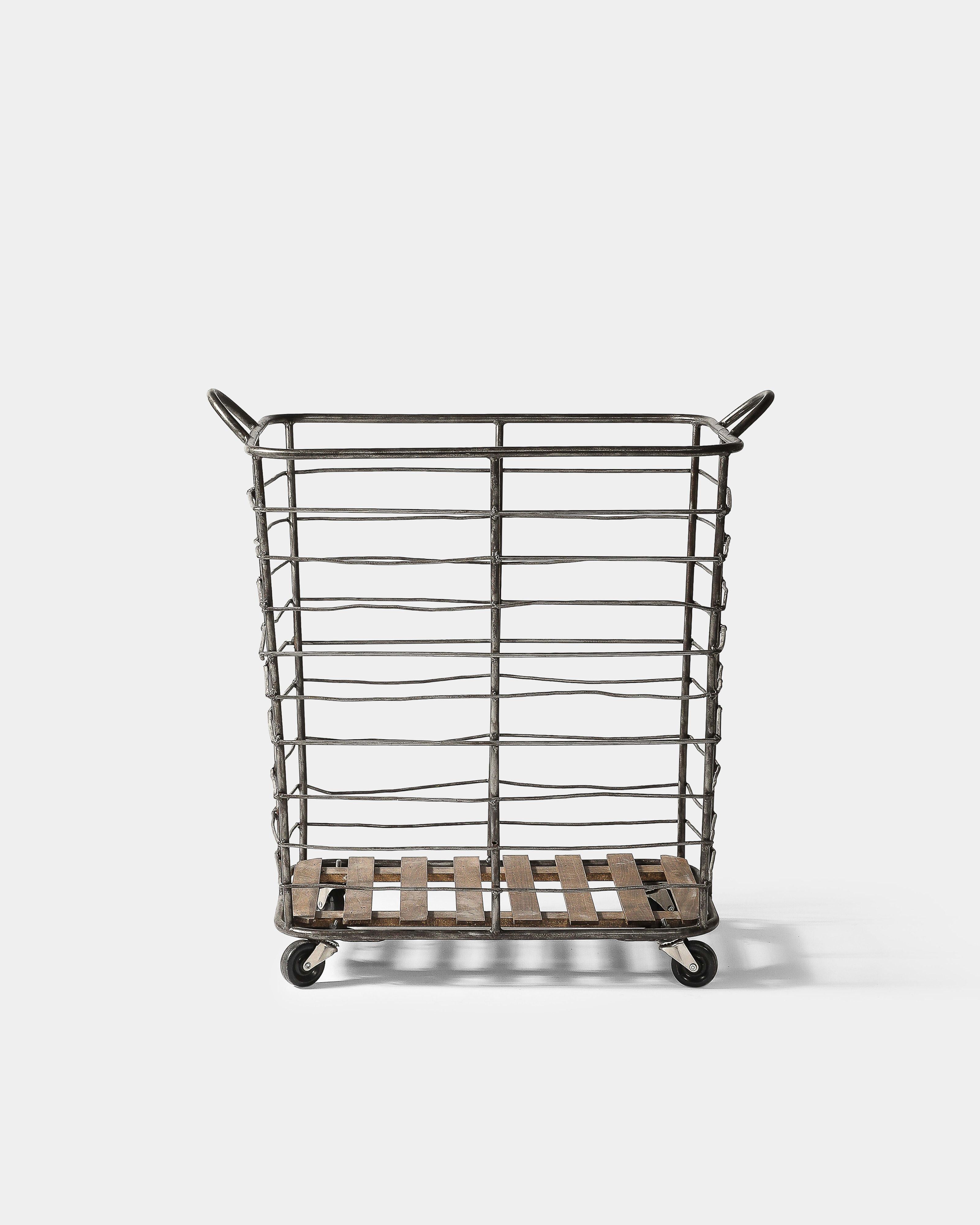 Carrello/cestello a rotelle in metallo e legno, Francia, 1950 ca. In condizioni ottime in vendita a New York City, NY