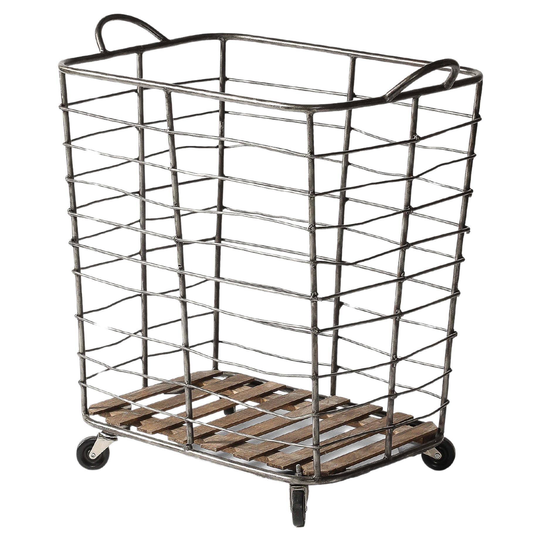 Carrello/cestello a rotelle in metallo e legno, Francia, 1950 ca.