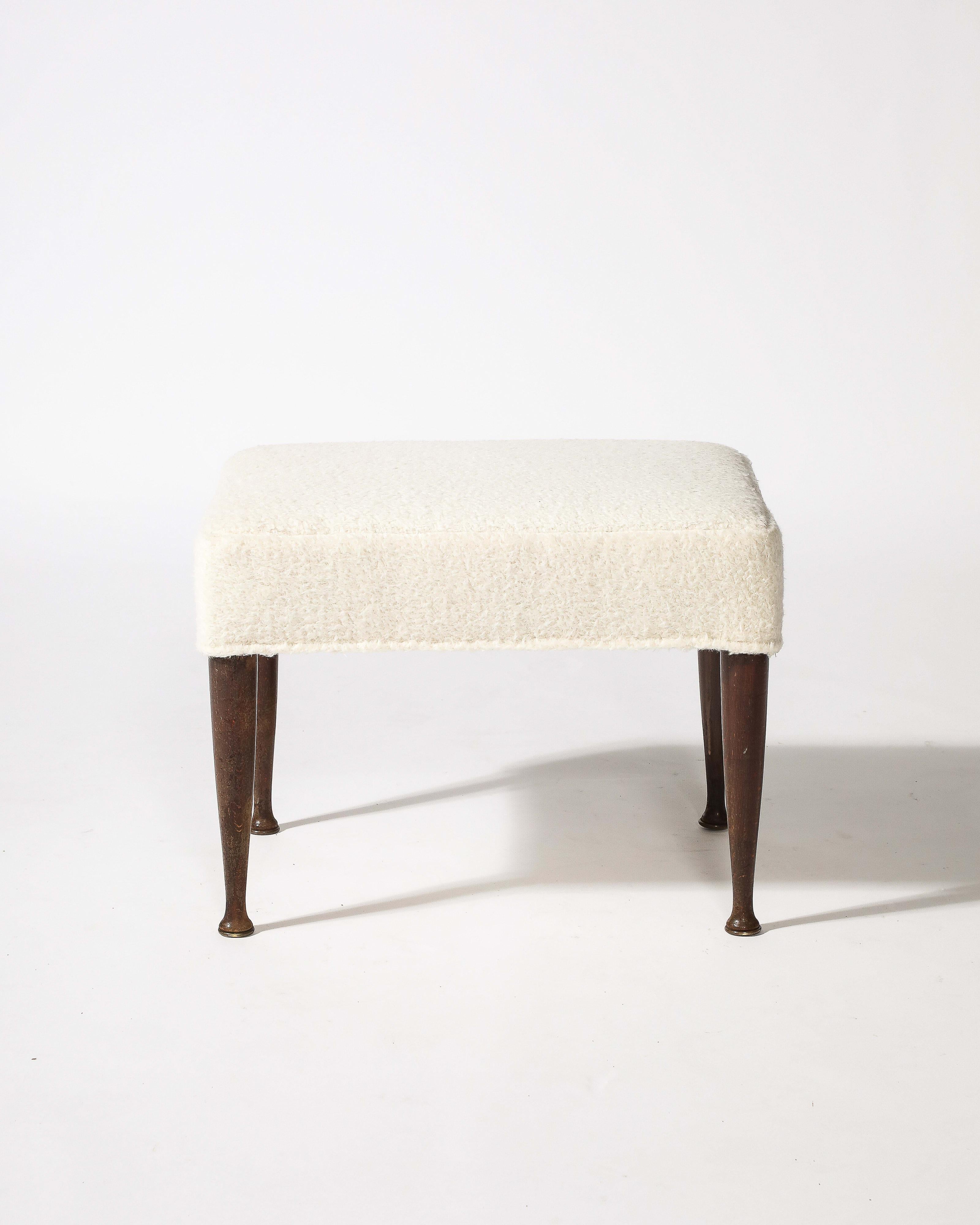 Orme Tabouret/Ottoman en orme sculpté, New Upholstery Italy, c.1950 en vente