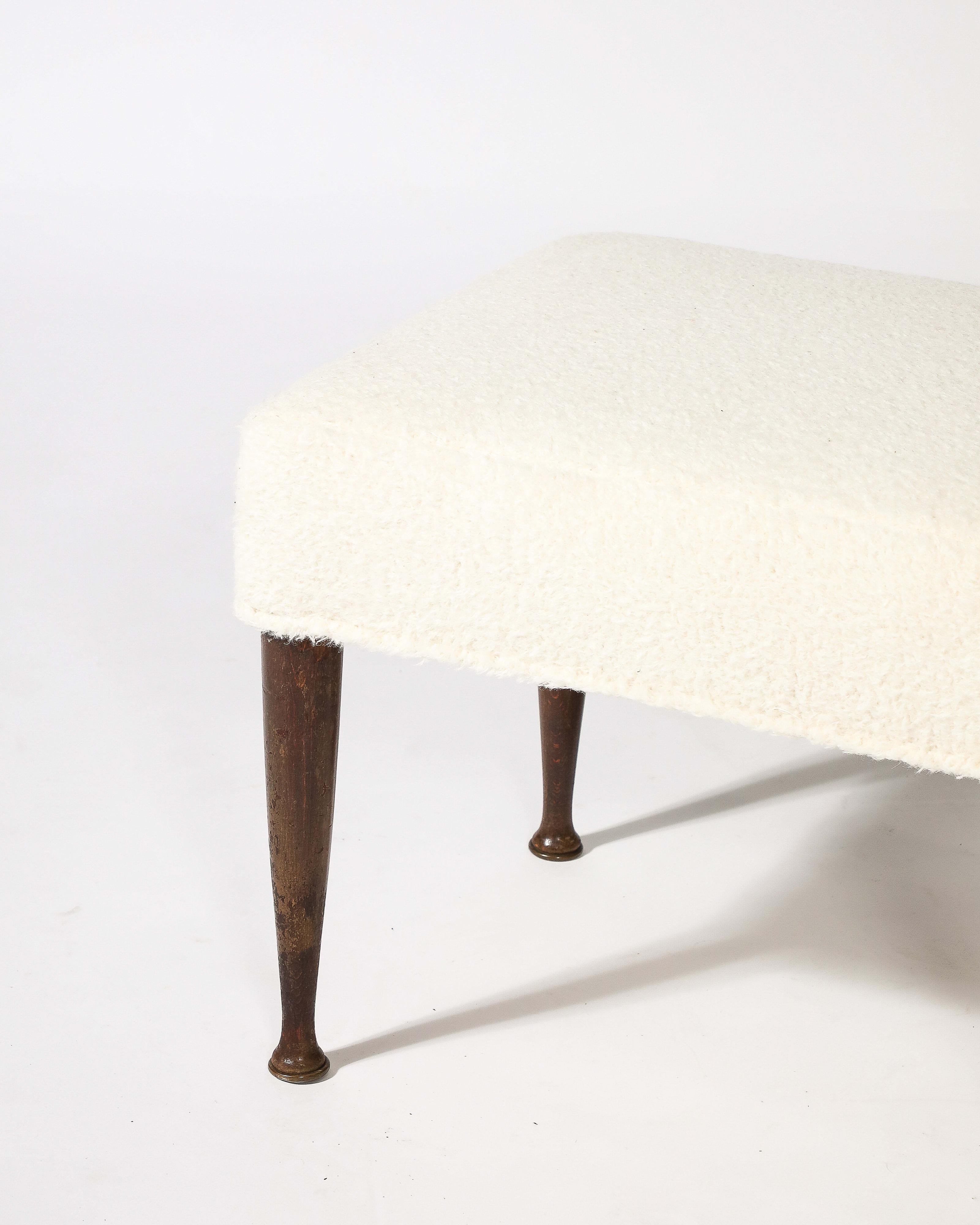 Tabouret/Ottoman en orme sculpté, New Upholstery Italy, c.1950 en vente 1