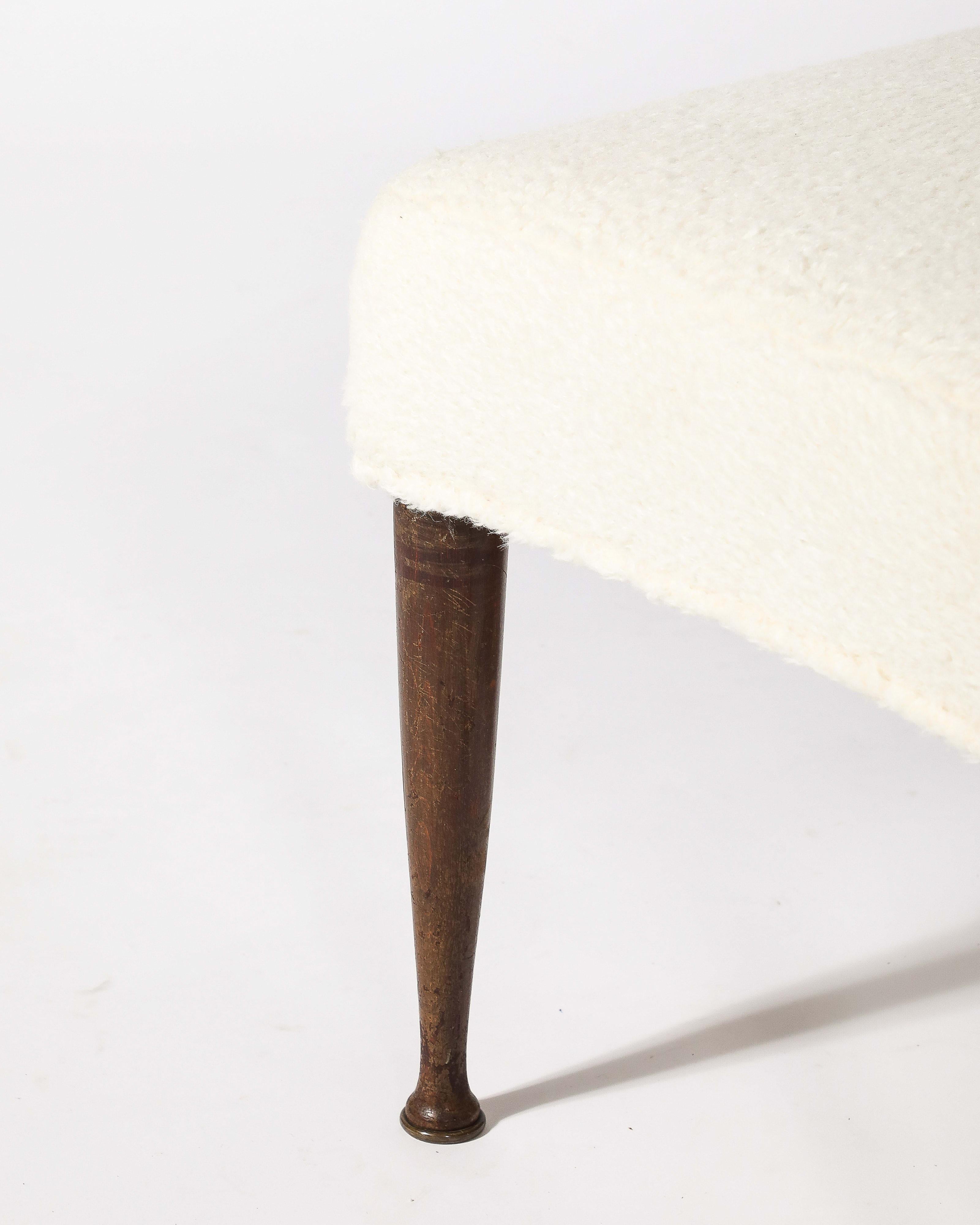 Tabouret/Ottoman en orme sculpté, New Upholstery Italy, c.1950 en vente 2