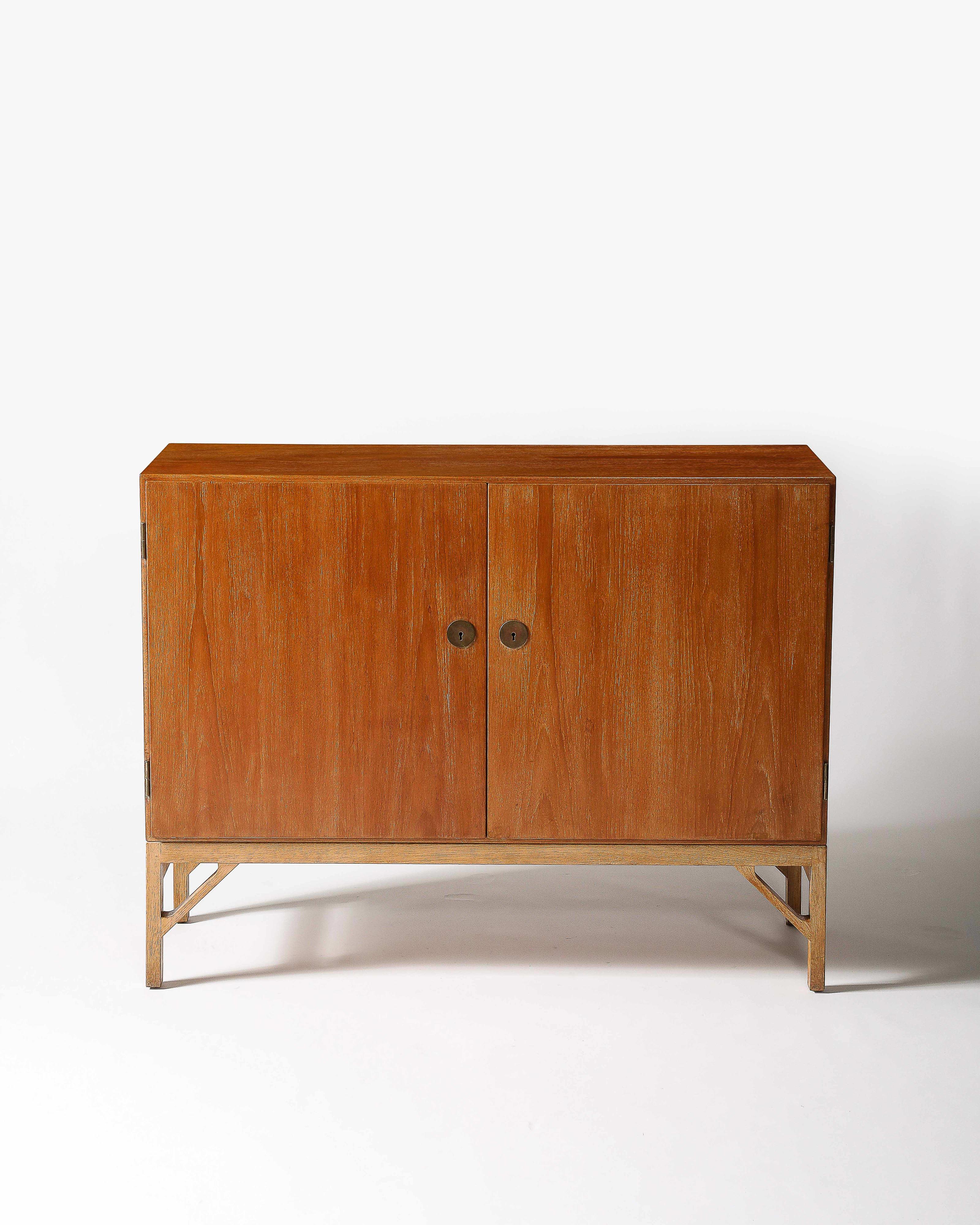 Teak cabinet on oak base, with white grain. A classic Mogensen piece. The keys act as handles. Newly restored and in In excellent vintage condition.