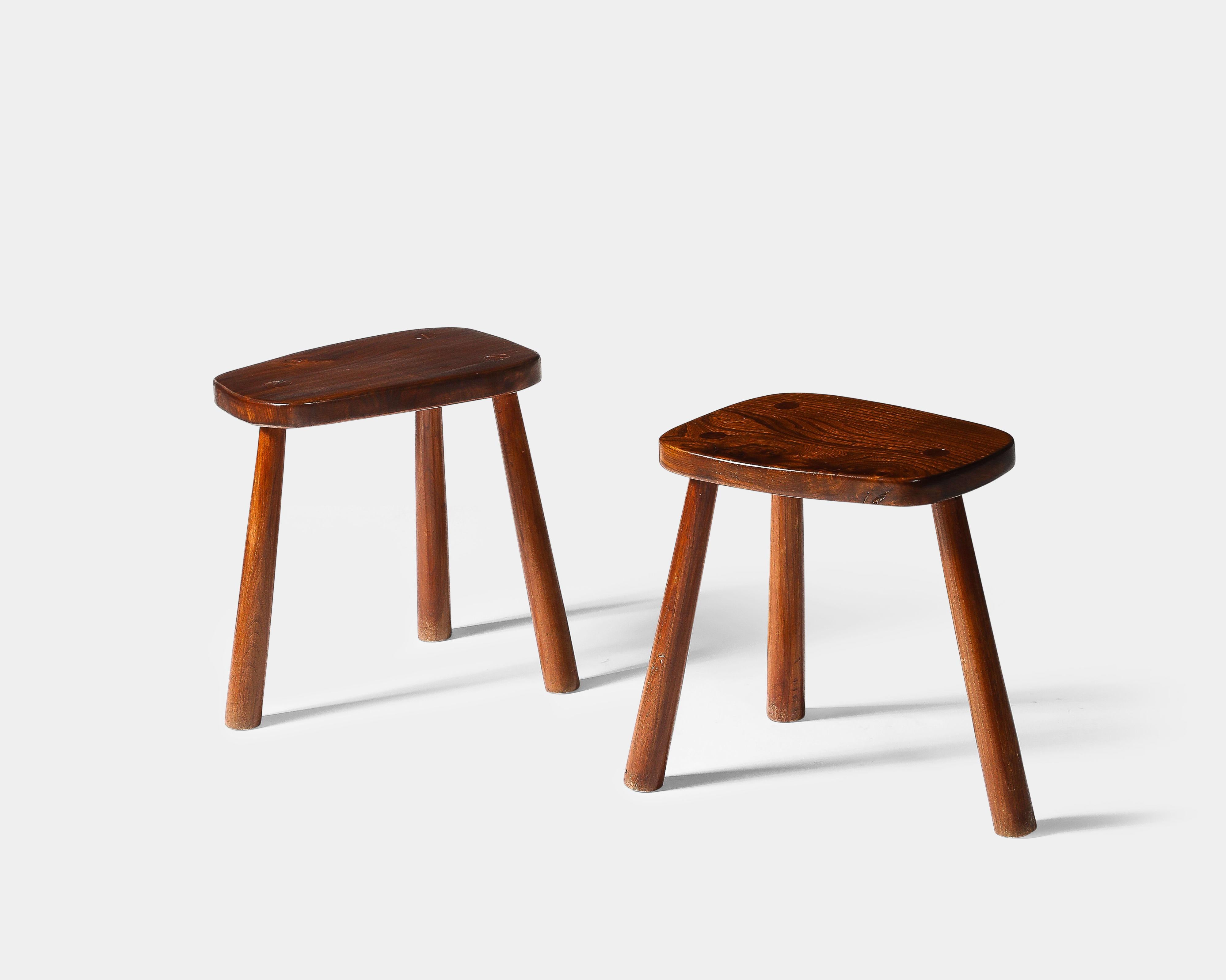 Rustique Tabouret rustique tripode Elm France, c. 1960 en vente