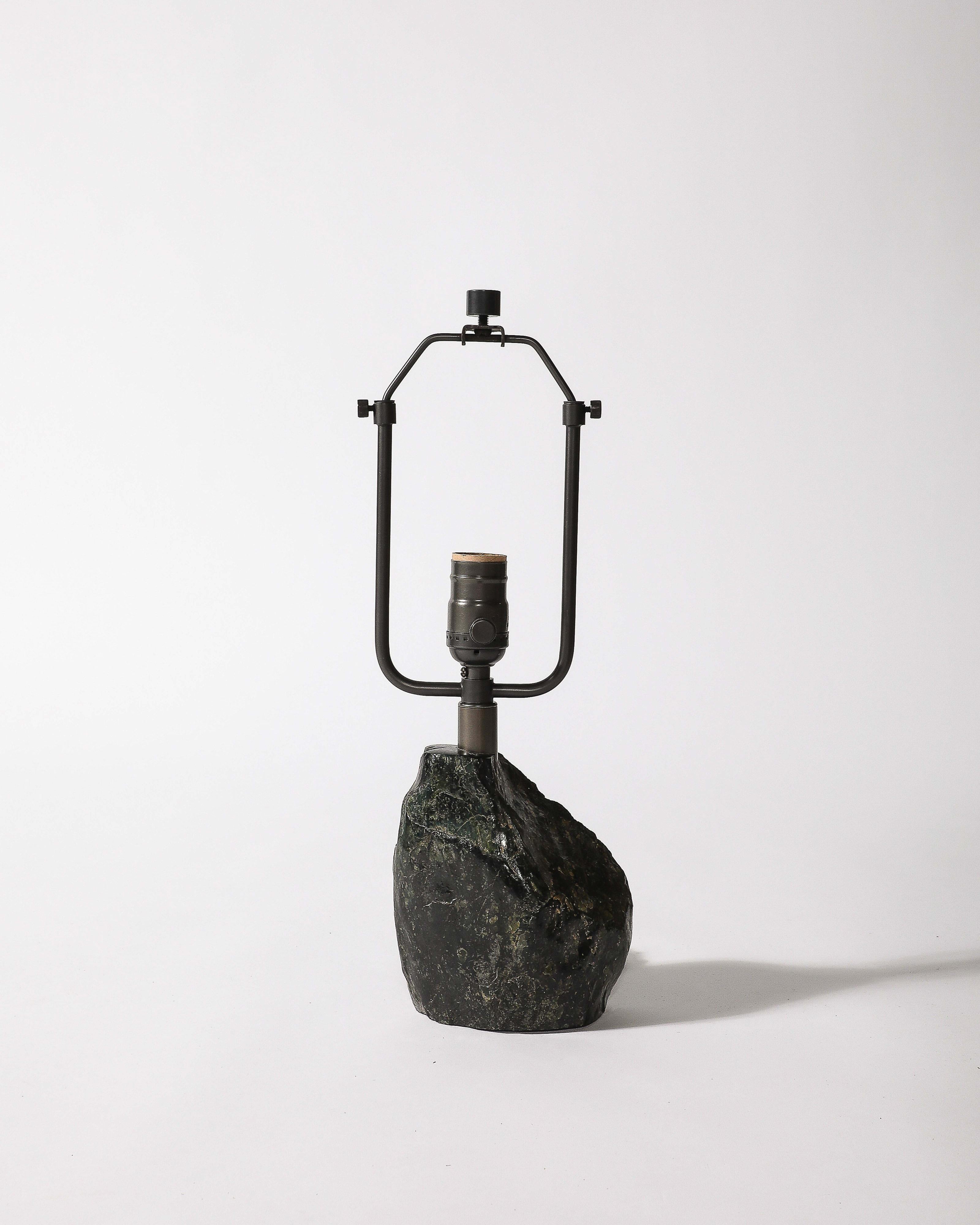 Lampe de table en obsidienne dans le style de Jean Michel Frank, France, c.1960 Excellent état - En vente à New York City, NY