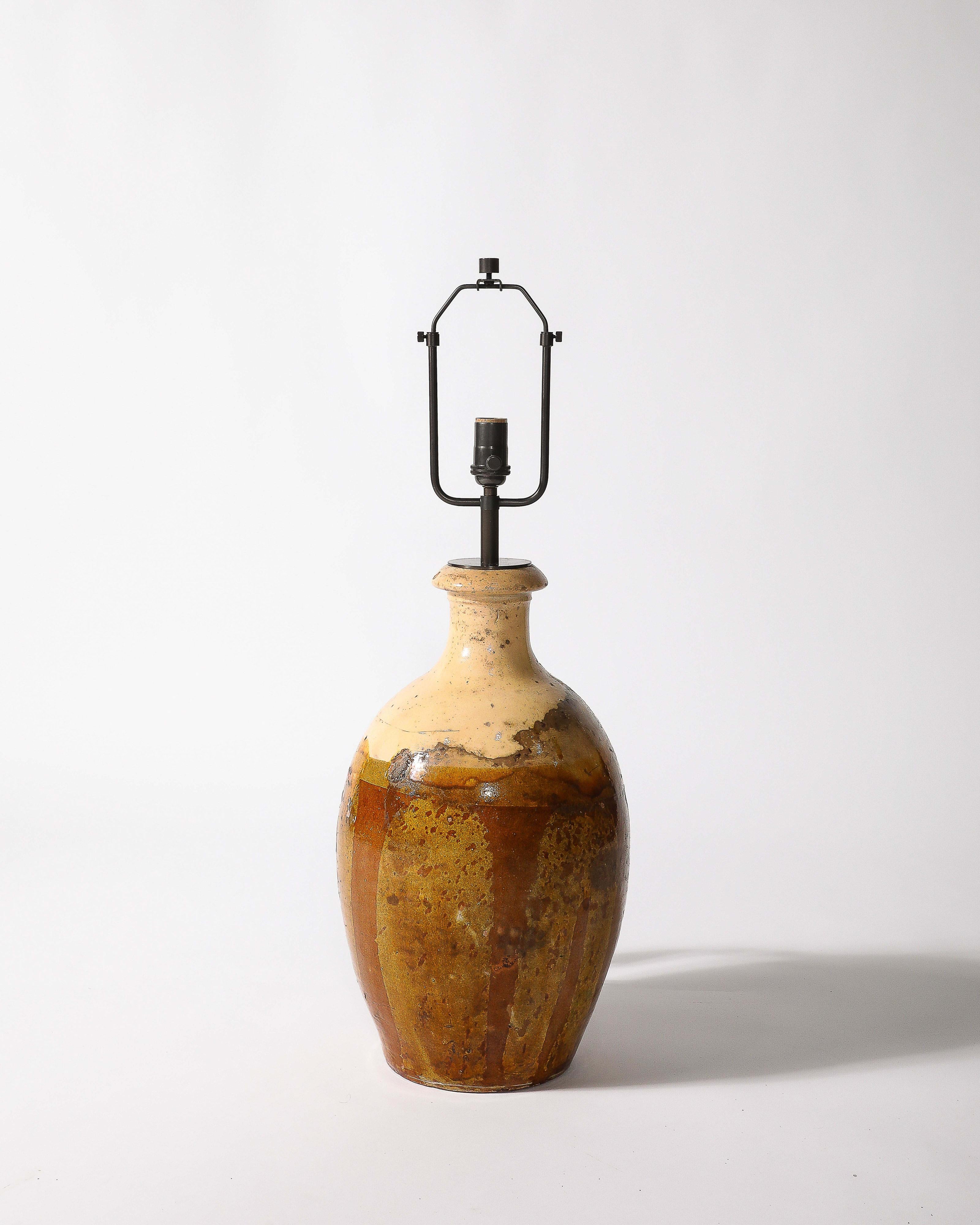 italien Lampe de table en céramique émaillée et formée à la main, Italie, C.I.C. en vente