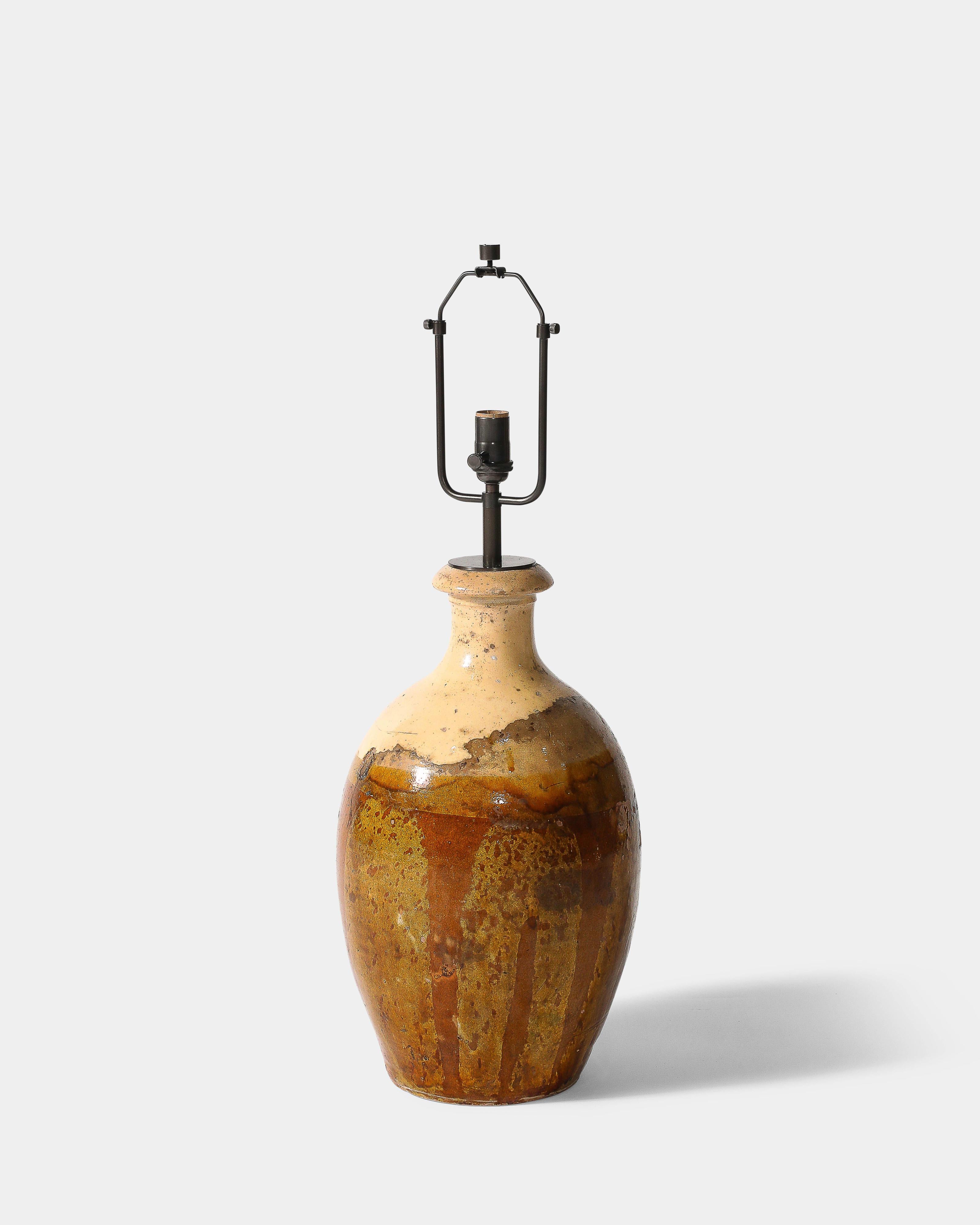 Lampe de table en céramique émaillée et formée à la main, Italie, C.I.C. Bon état - En vente à New York City, NY