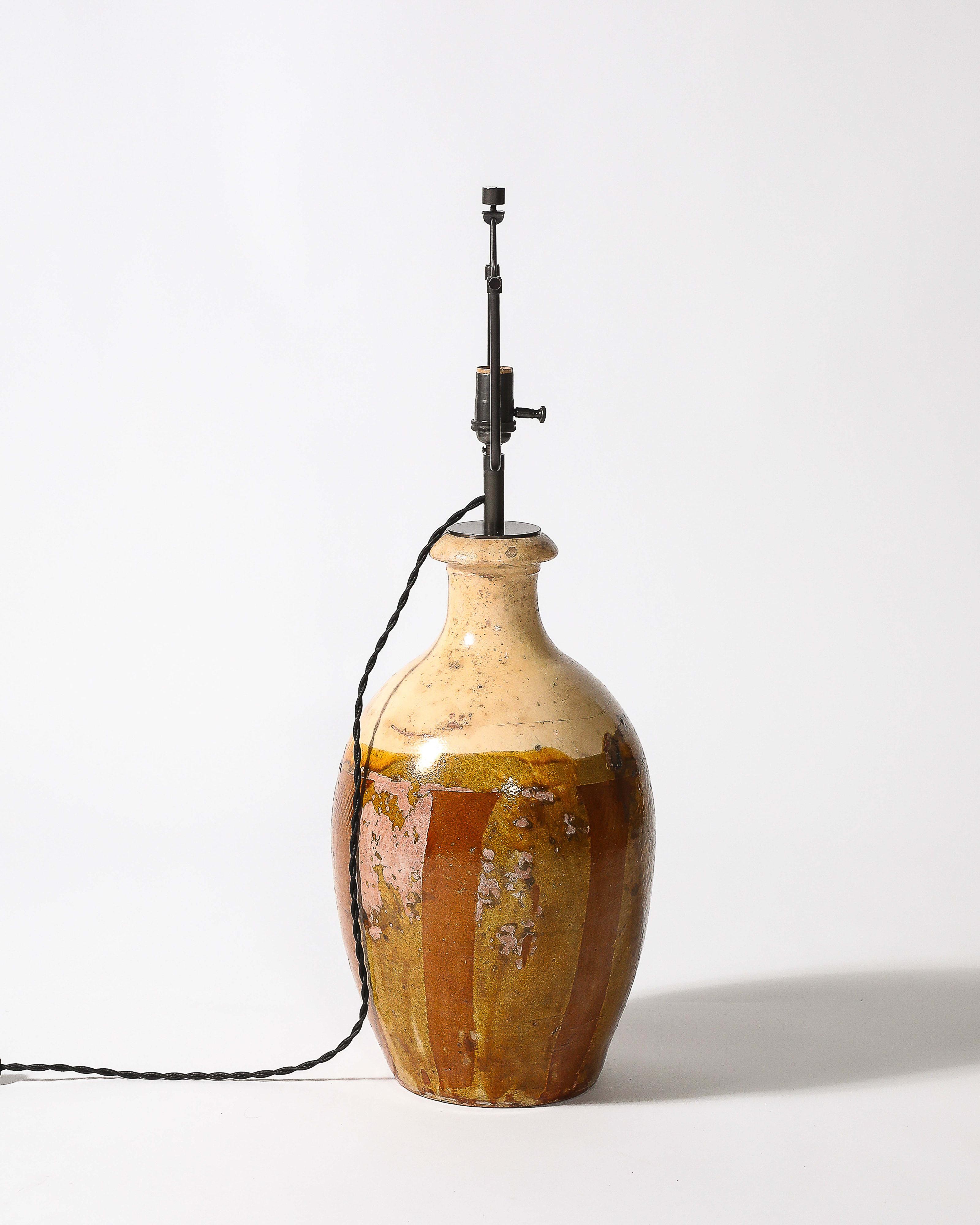 20ième siècle Lampe de table en céramique émaillée et formée à la main, Italie, C.I.C. en vente