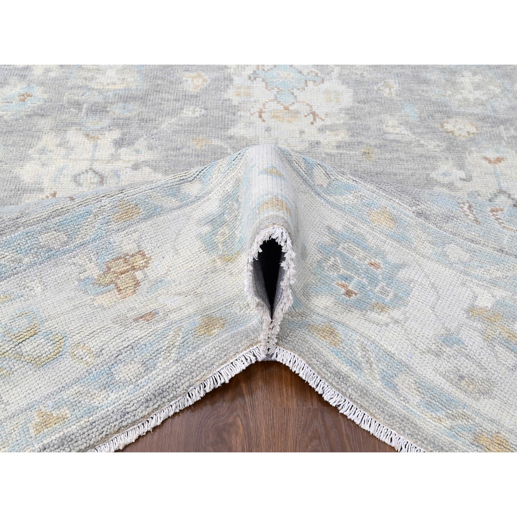 10'x14' Fossil Gray Supple Collection Tone On Tone Handgeknüpfter Teppich aus reiner Wolle im Zustand „Neu“ im Angebot in Carlstadt, NJ
