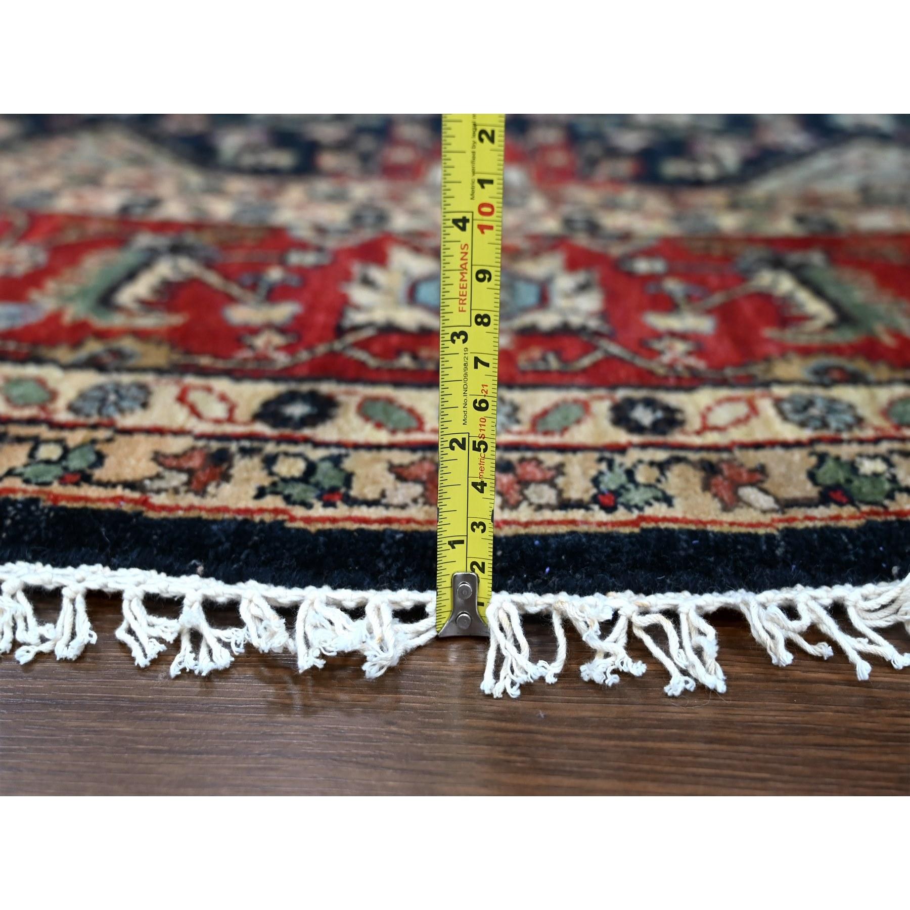 10'x10' Power Noir Noué à la main Karajeh Design Pure Laine Tapis Oriental Rond en vente 1