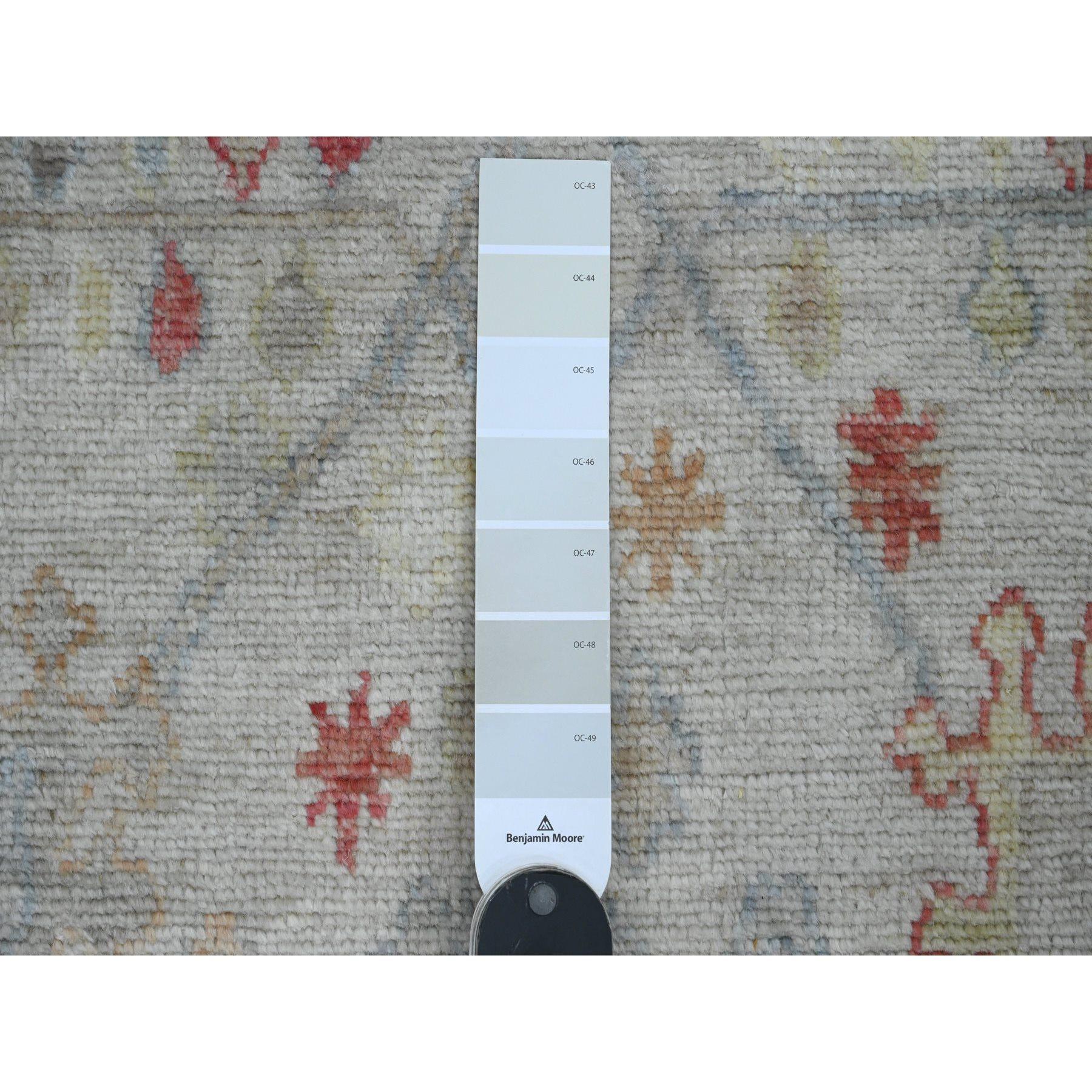 4'x12'3' Weißer handgeknüpfter afghanischer Angora Oushak Blatt Design Wollteppich (Afghanisch) im Angebot
