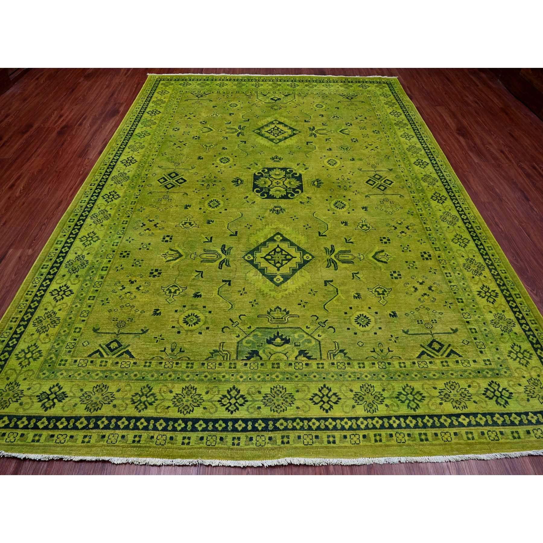 Vert poire, Kazak surteint avec motif géométrique all over, noué à la main, 100% laine, tapis d'Orient
Matières premières : Laine
Latex : Pas de poils 
hauteur : 0,25 pouces
Style : Traditionnel
Couleur primaire : vert
Couleurs secondaires :