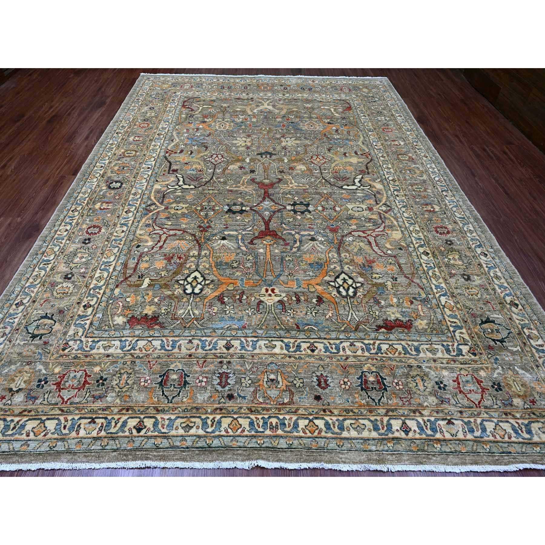 Khakibraun, Aryana Grade, Bijar Garus mit antikem persischen Design, Peshawar, Hochgebirgswolle, Pflanzenfarben, handgeknüpft, Orientteppich
Primäre MATERIALIEN: Wolle
Latex: Kein Flor 
Höhe: 0,25 Zoll
Stil: Transitional
Grundfarbe: