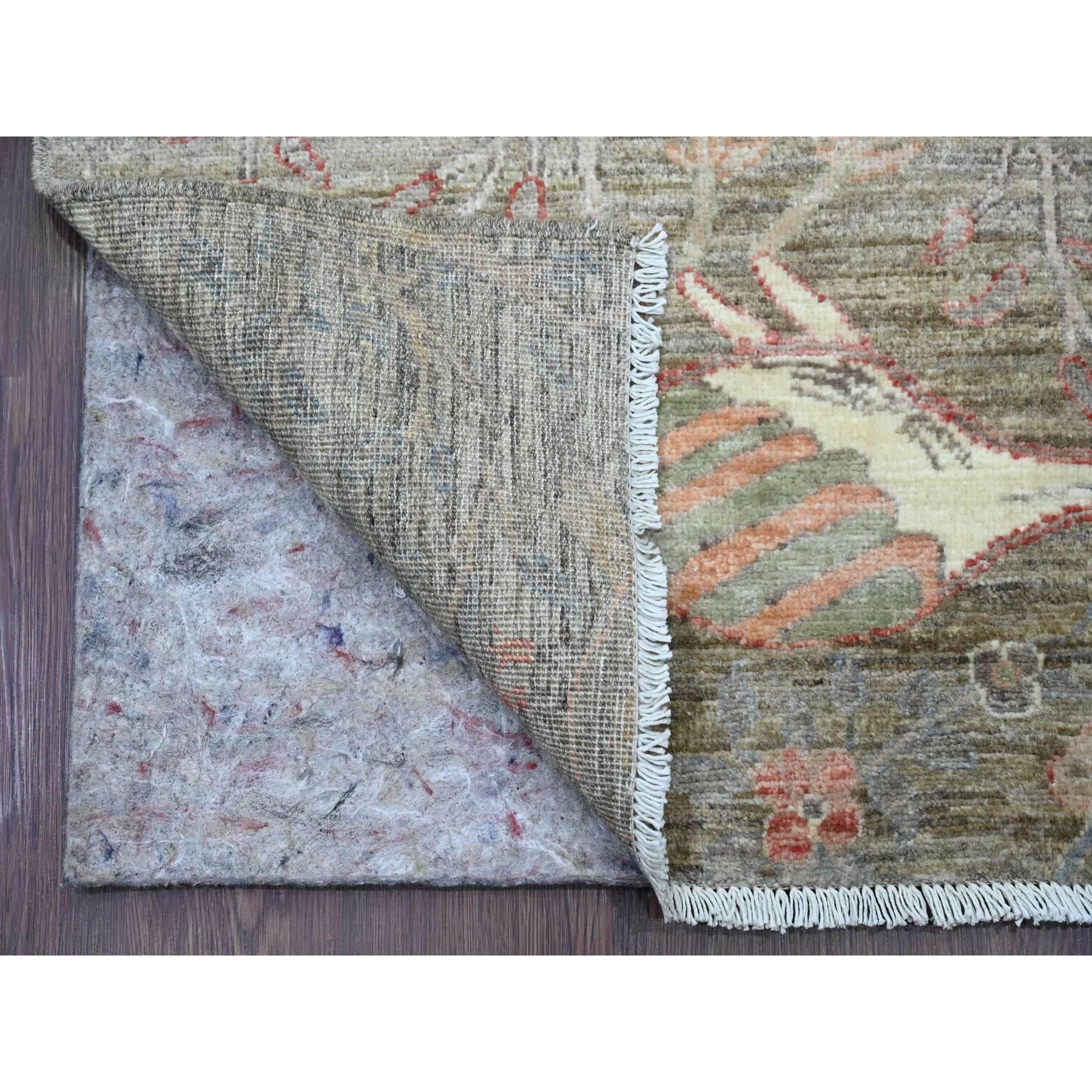 Marron moyen, noué à la main, Afghan Peshawar avec motifs d'oiseaux de paradis, teinture végétale, laine douce, couloir XL, tapis d'Orient
Matières premières : Laine
Latex : Pas de poils 
hauteur : 0,25 pouces
Style : Transitionnel
Couleur primaire
