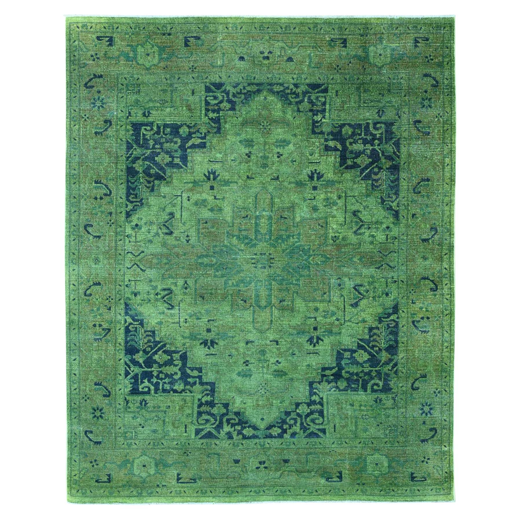 7'9 "x9'8" Tapis en laine surteint vert chasse Heriz Design/One noué à la main à poil zéro en vente
